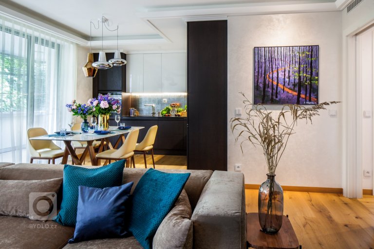 add picture to album