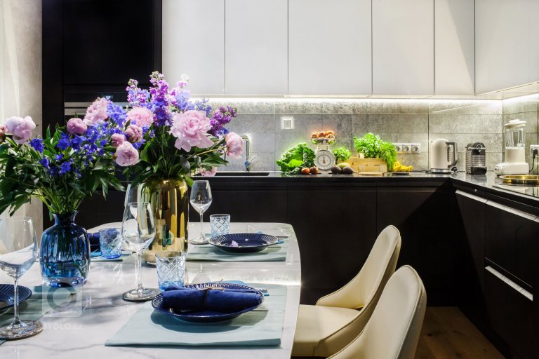 add picture to album