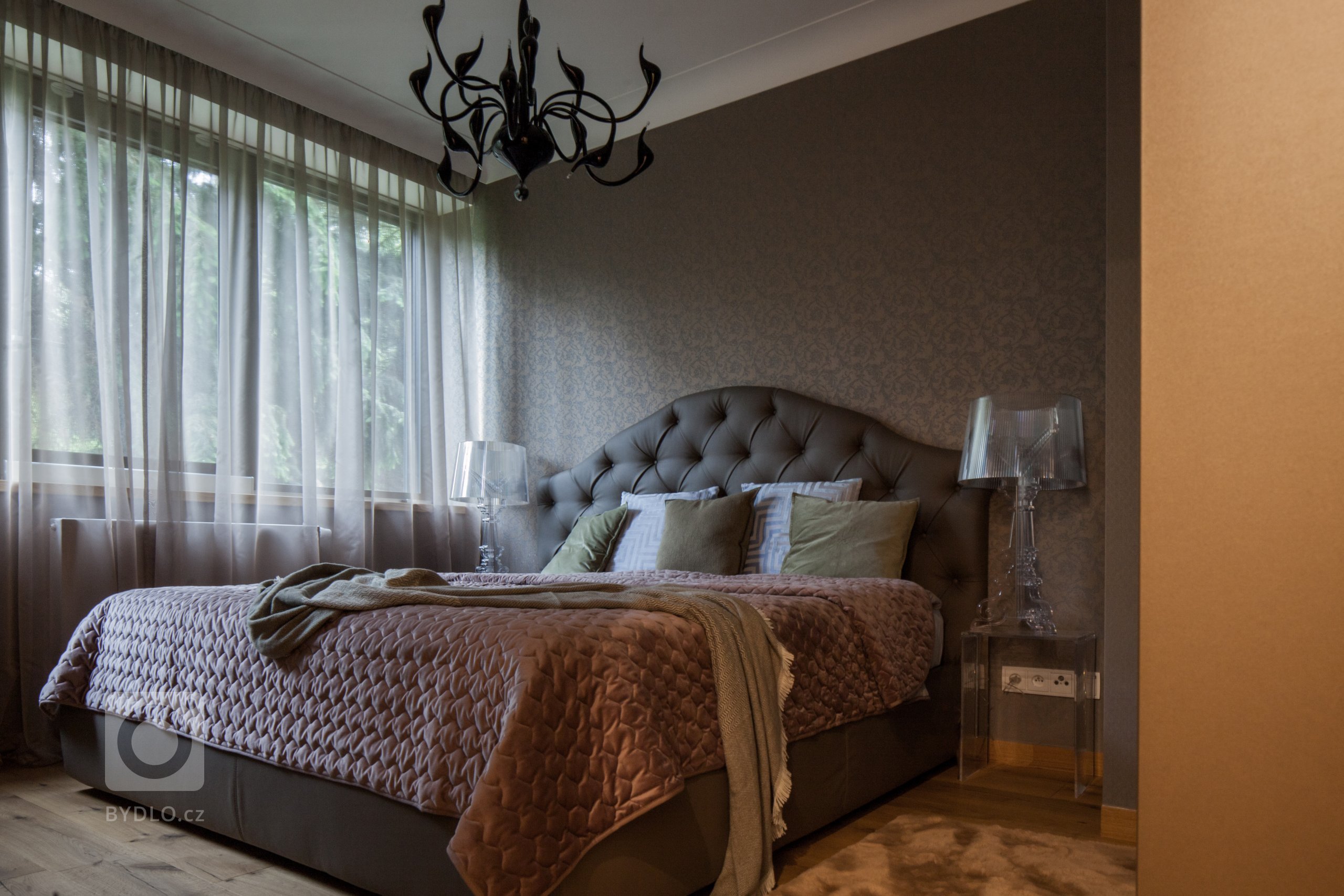 V tomto projektu jsme se zaměřili na návrh realizace interiéru apartmánu o rozloze 3 +kk v Praze na Hřebenkách. Cílem byla realizace interiéru na klíč s…