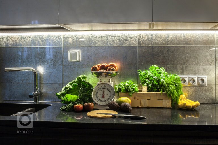 add picture to album