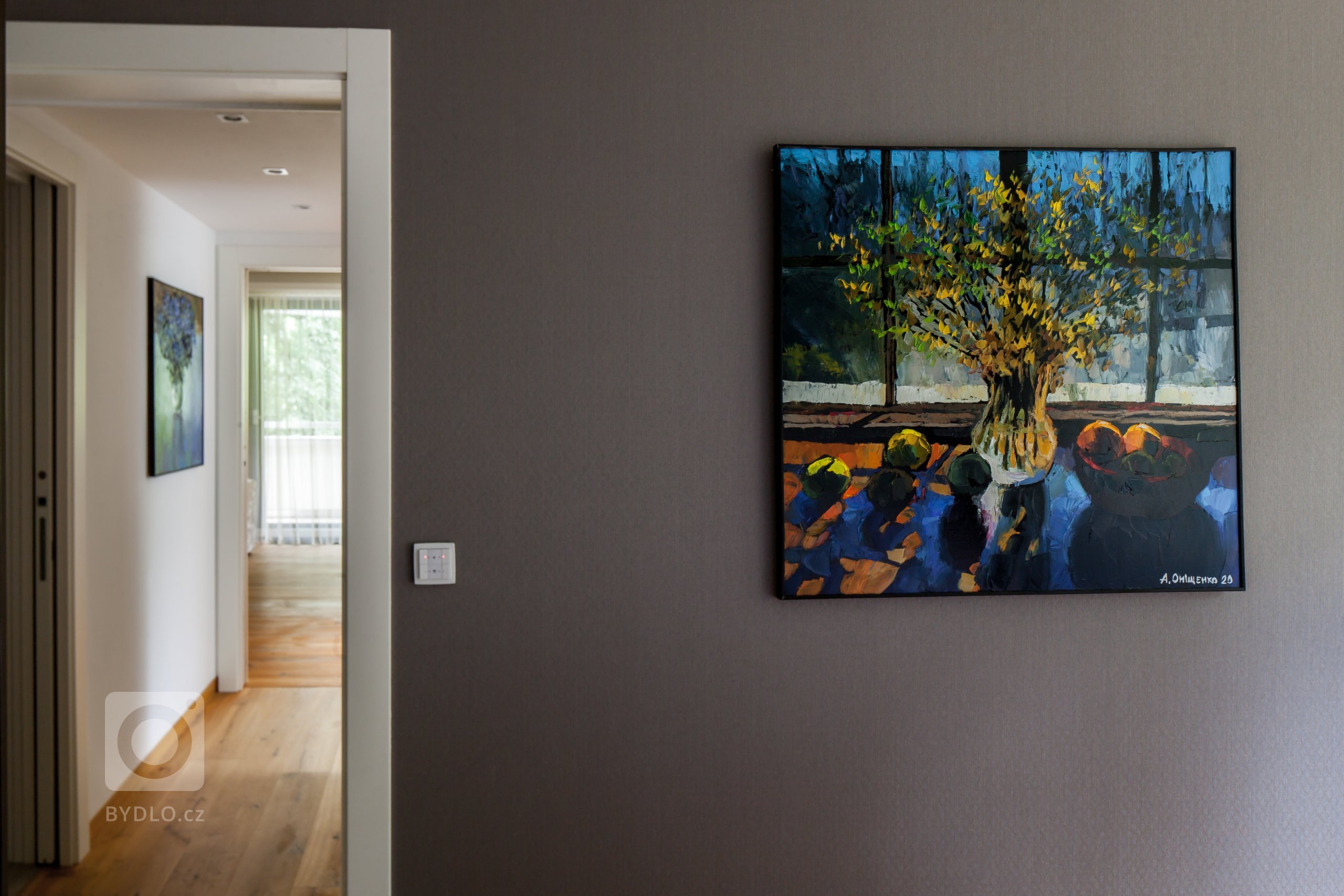 V tomto projektu jsme se zaměřili na návrh realizace interiéru apartmánu o rozloze 3 +kk v Praze na Hřebenkách. Cílem byla realizace interiéru na klíč s…