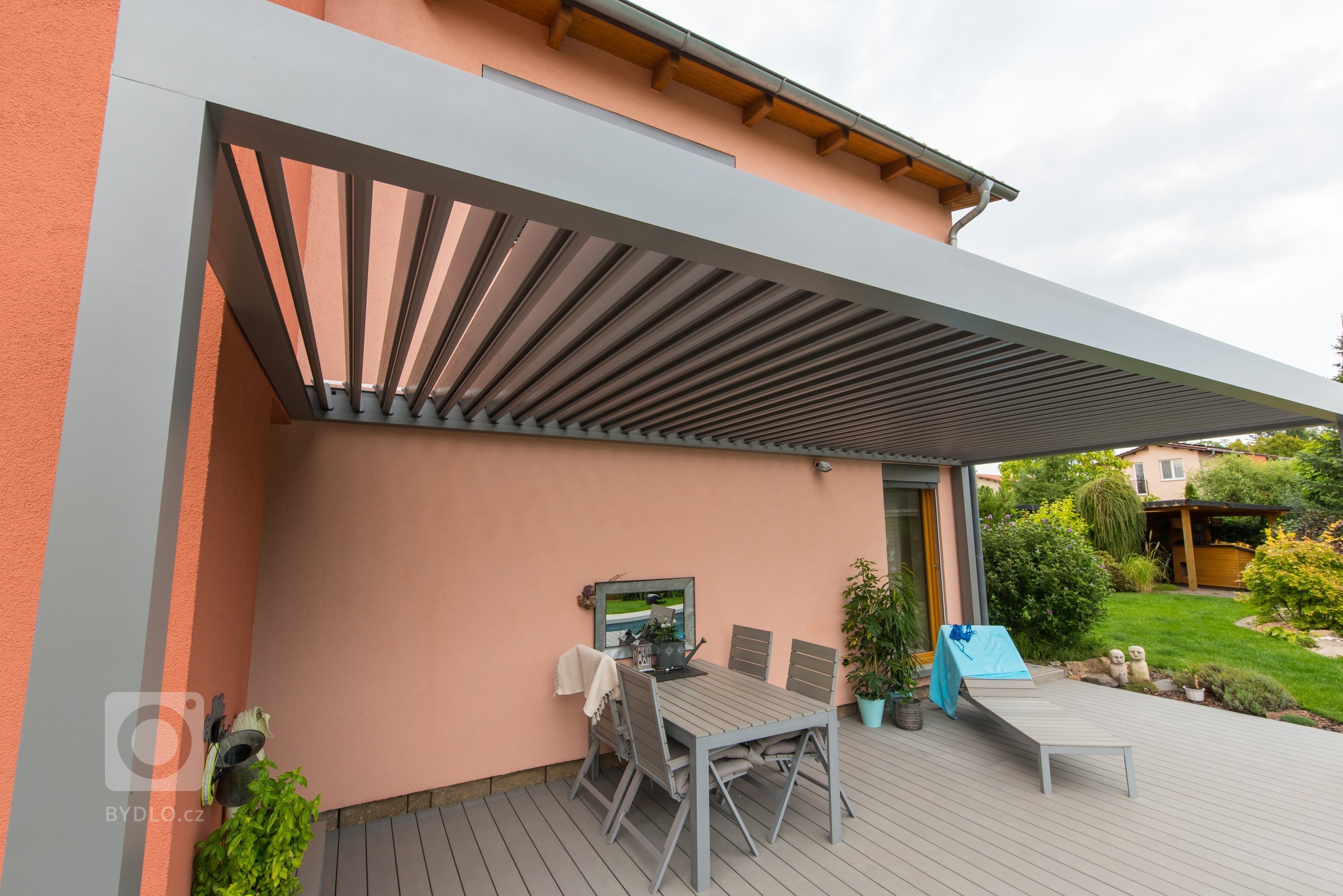 Díky spolupráci se společností Technorol se nám dostala do rukou možnost vytvořit skvělé místo pro odpočinek a relax.

Majitelům k dokonalé zahradě scházel…