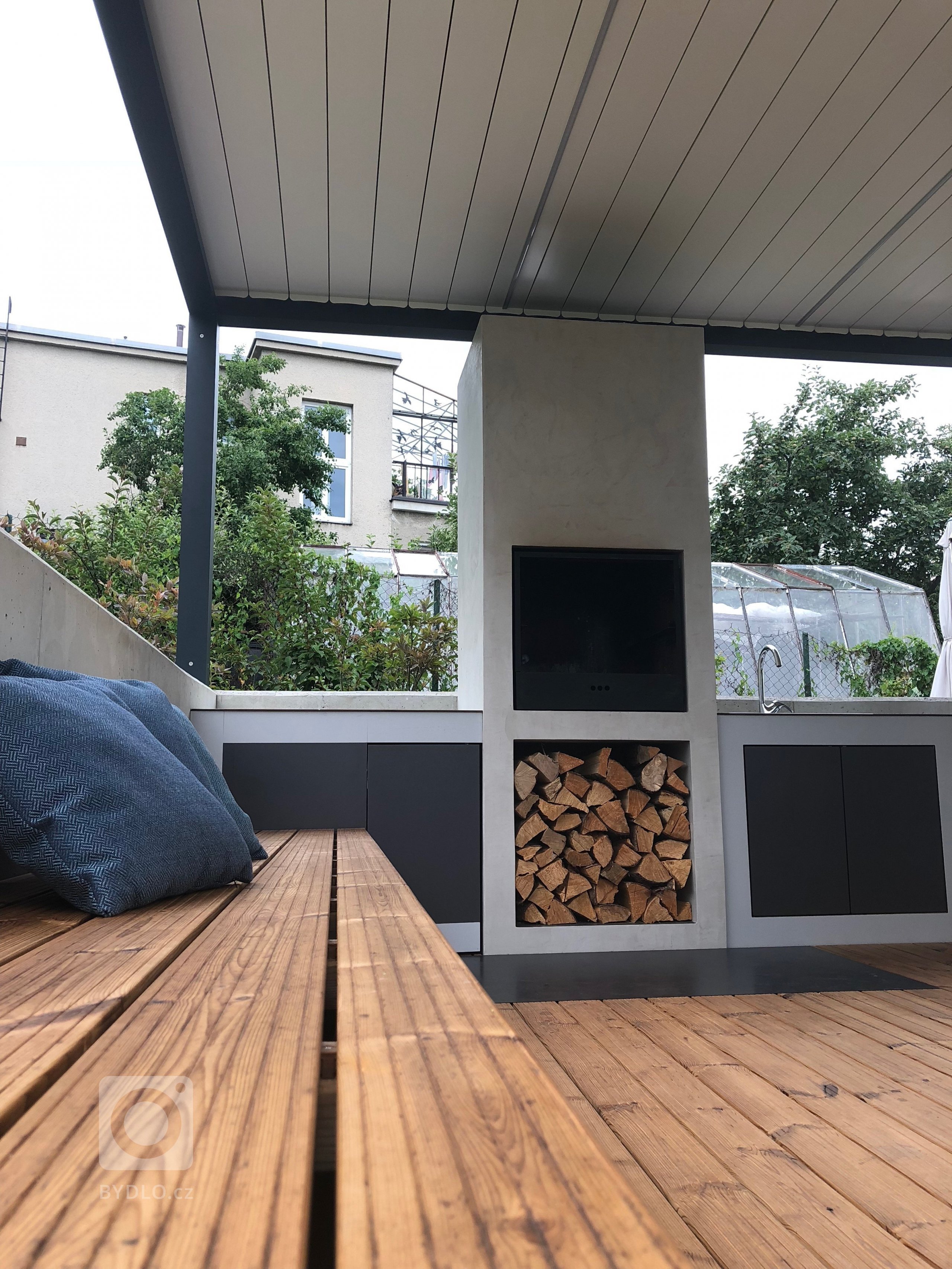 Dokonalá symbióza. Tento krycí název si zasloužila naše nedávná realizace ve Zlíně.
Kombinace přírodního vzhledu dřeva s nestárnoucím hliníkem v moderní…