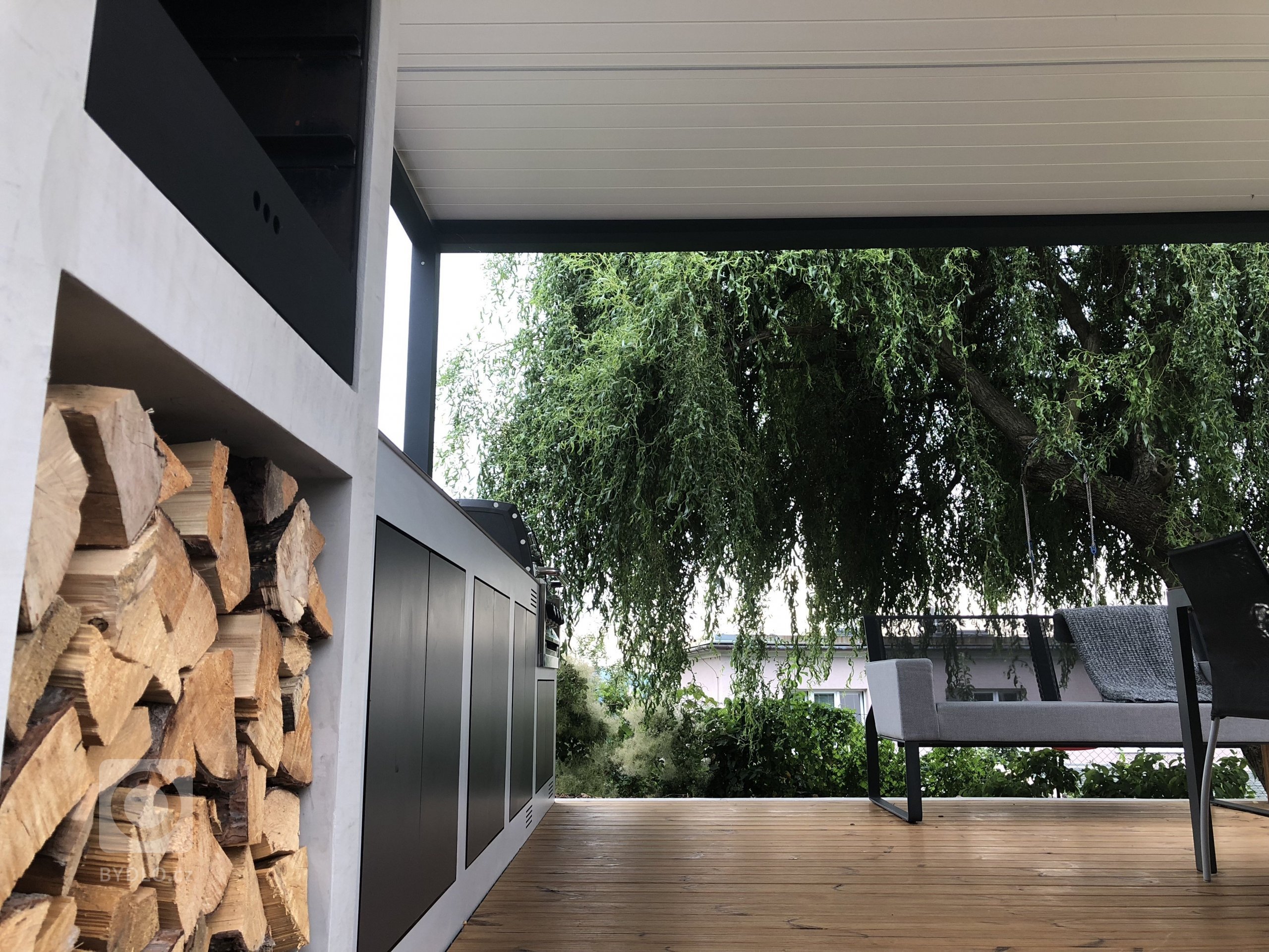 Dokonalá symbióza. Tento krycí název si zasloužila naše nedávná realizace ve Zlíně.
Kombinace přírodního vzhledu dřeva s nestárnoucím hliníkem v moderní…