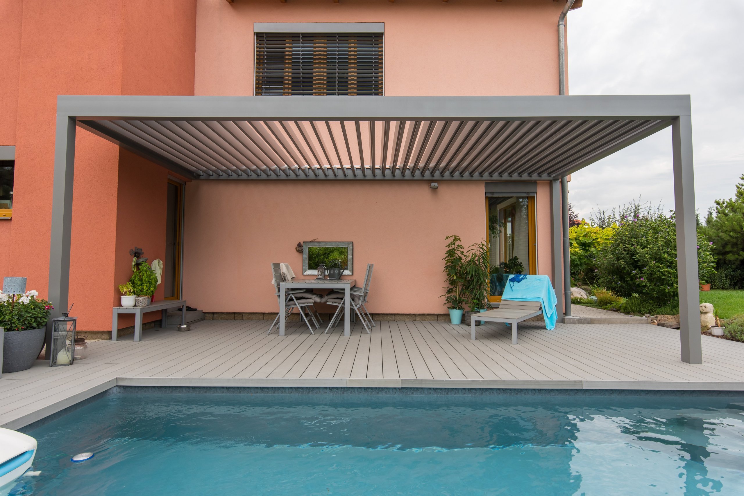 Společnost Alutech Bohemia s.r.o. je český výrobce hliníkových systémů s primárním zaměřením na hliníkové pergoly, slunolamy a stínící techniku.