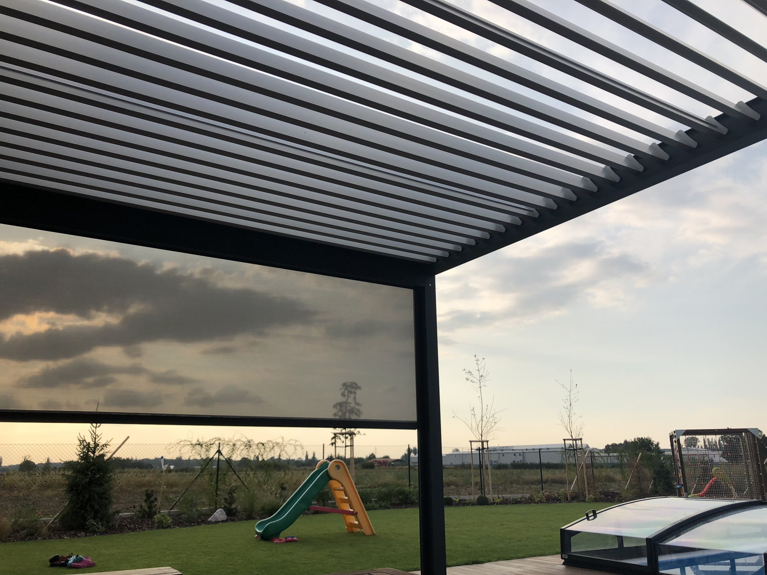 Společnost Alutech Bohemia s.r.o. je český výrobce hliníkových systémů s primárním zaměřením na hliníkové pergoly, slunolamy a stínící techniku.