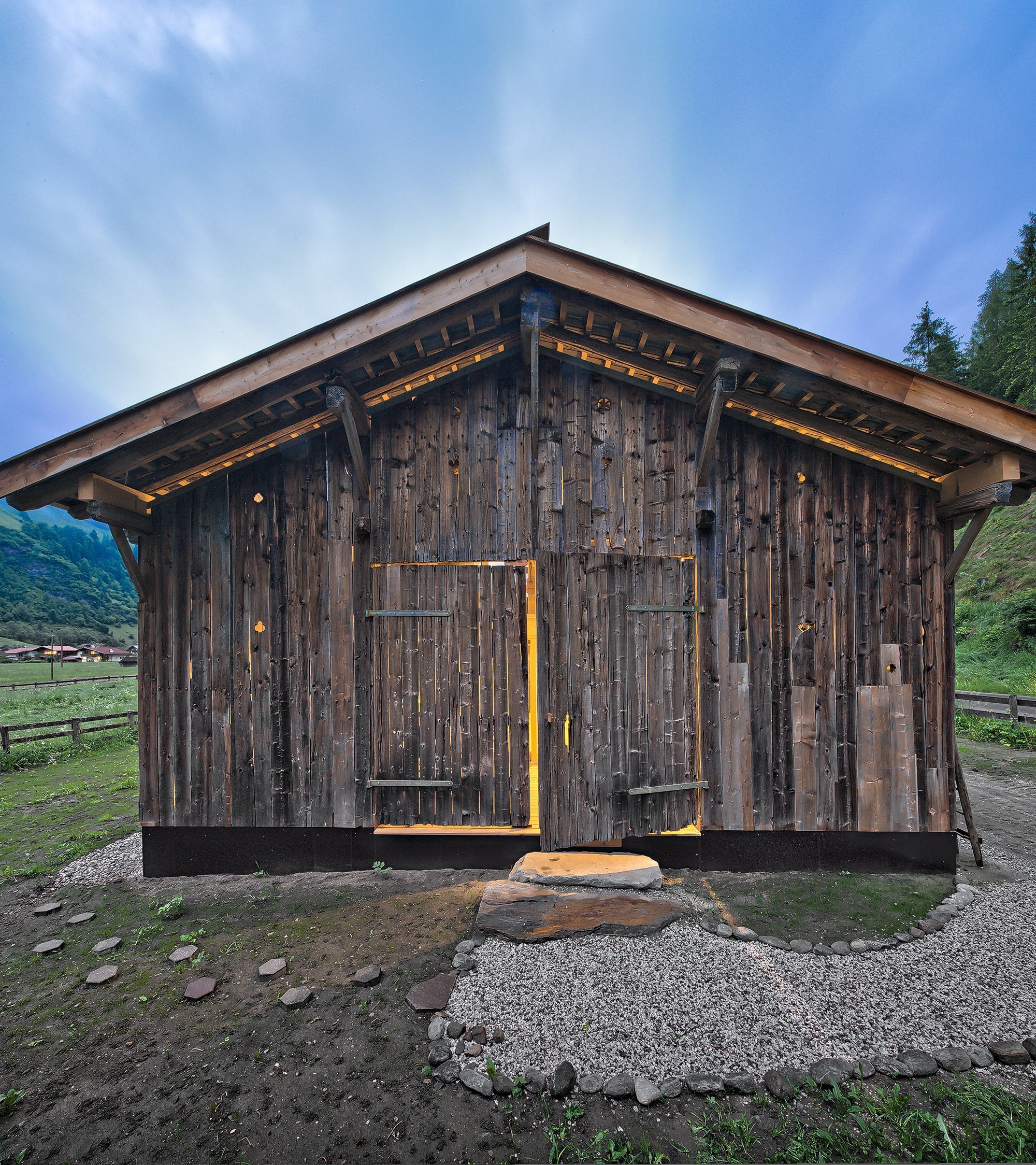 150 let starou stodolu přenesli a zrekonstruovali