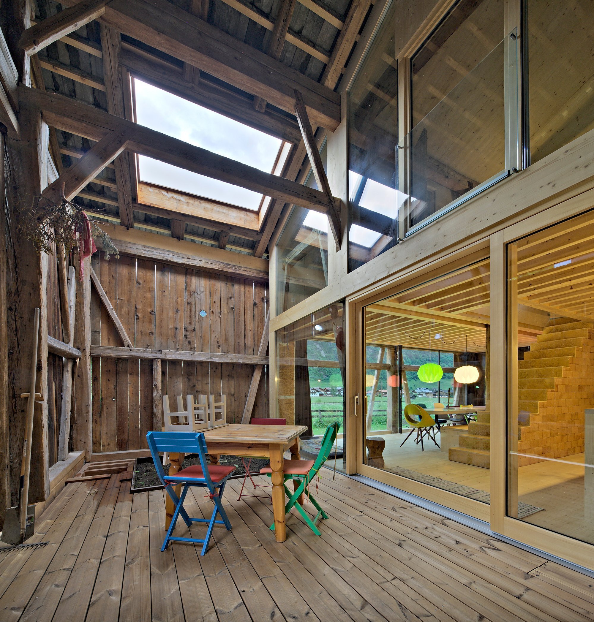 150 let starou stodolu přenesli a zrekonstruovali