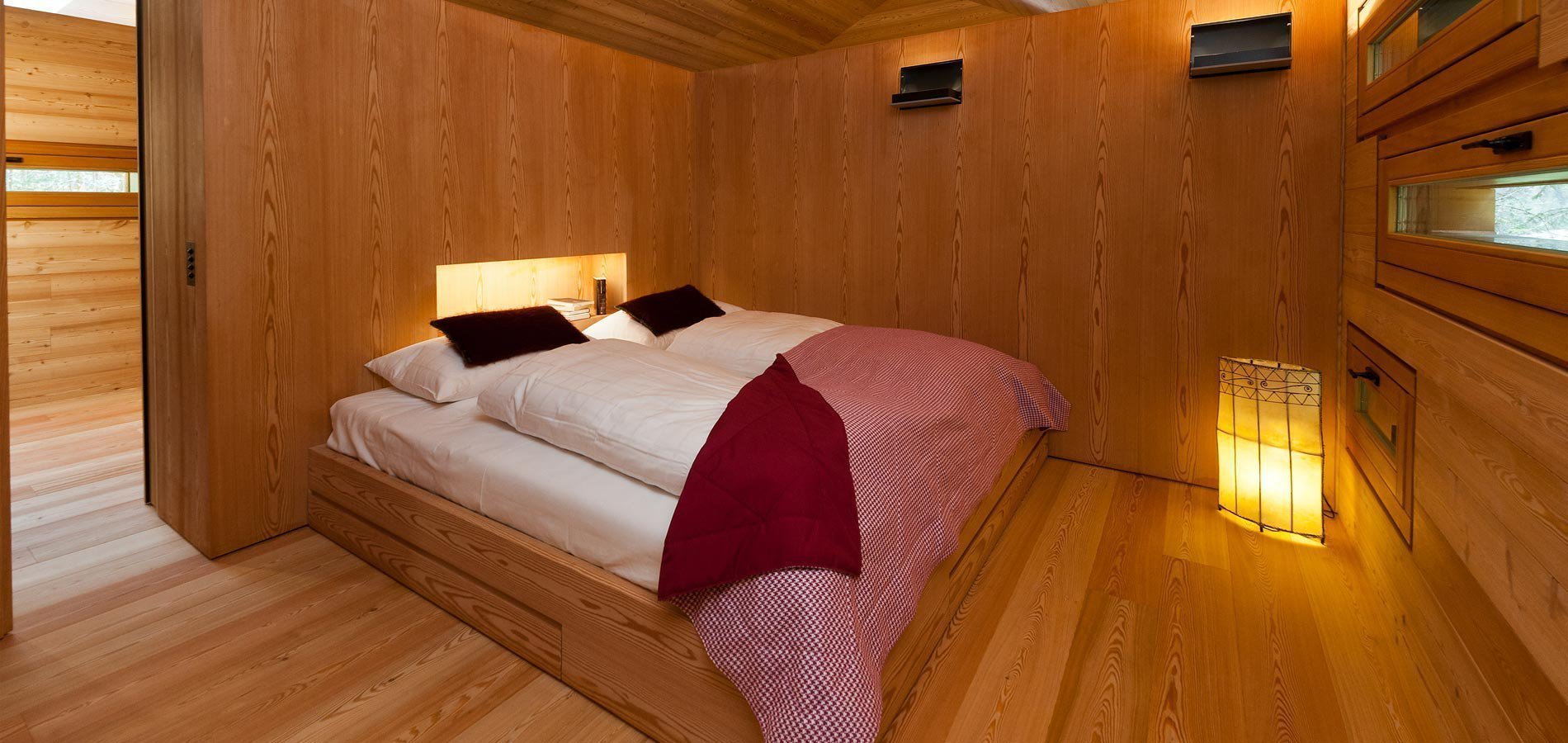 Útulná dřevěná chata téměř uprostřed divočiny