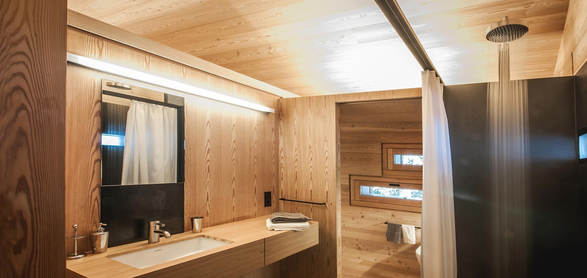 Útulná dřevěná chata téměř uprostřed divočiny