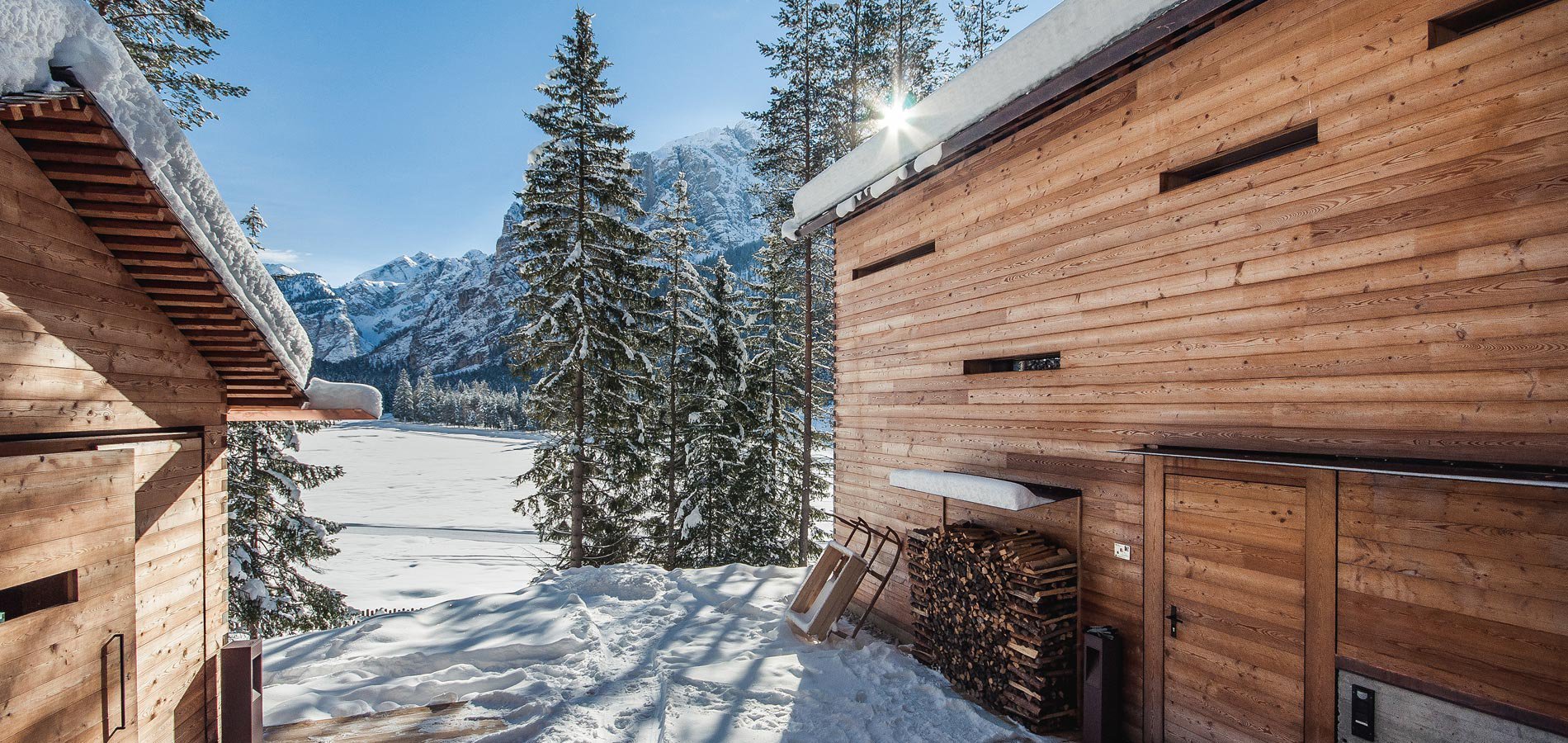 Útulná dřevěná chata téměř uprostřed divočiny