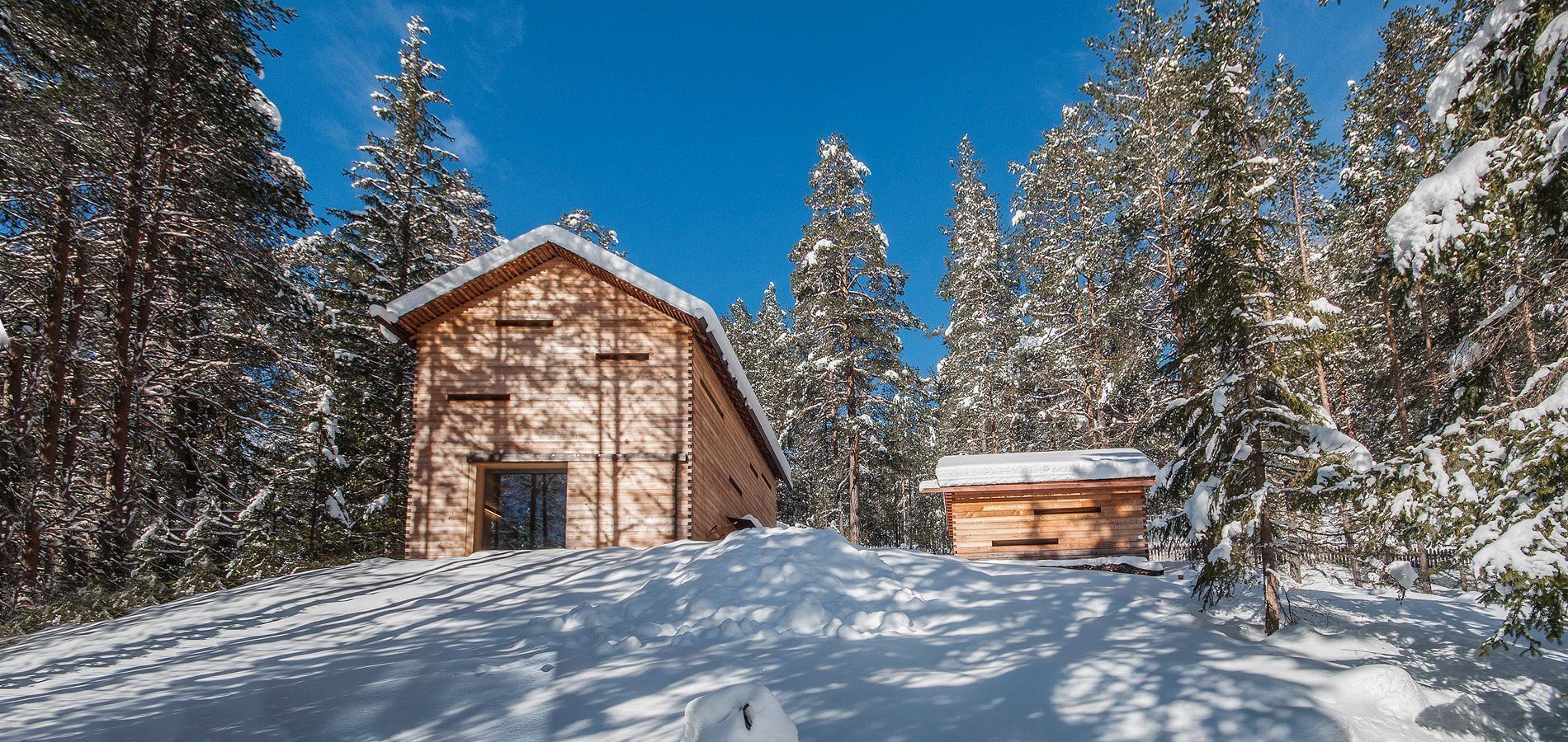 Útulná dřevěná chata téměř uprostřed divočiny