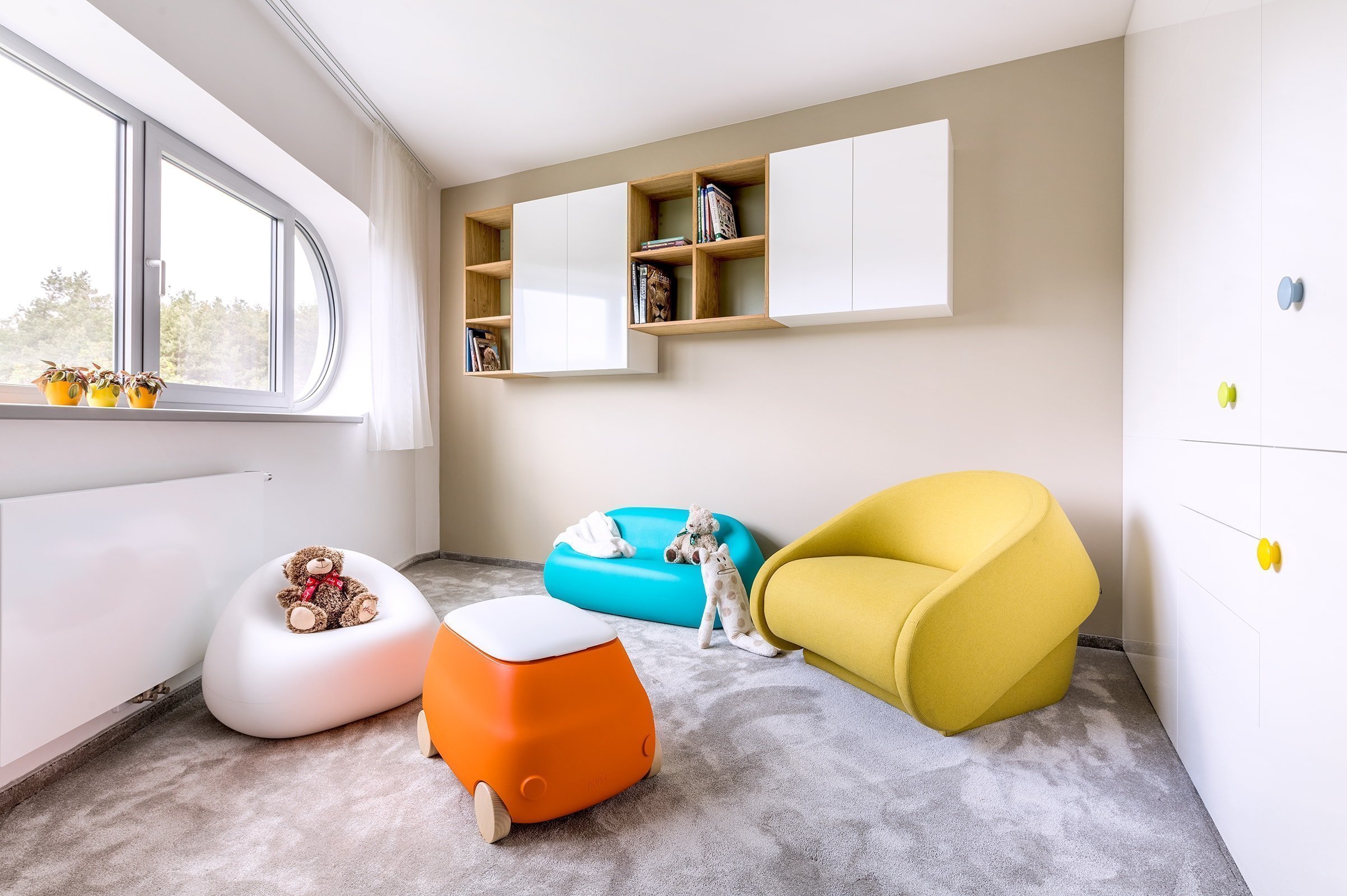 Nebojte se barev v interiéru