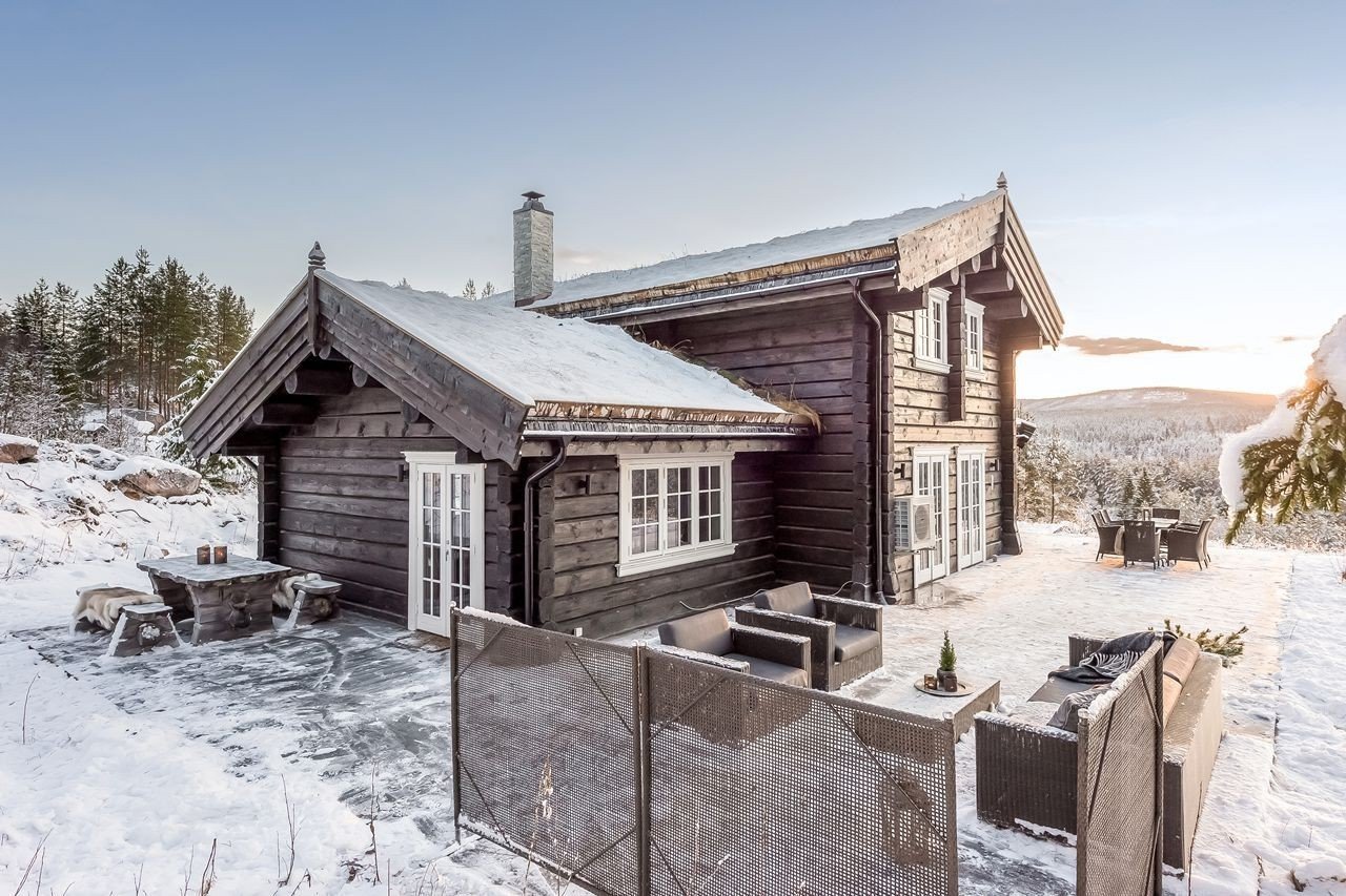 Norská chata s výhledem na lesy