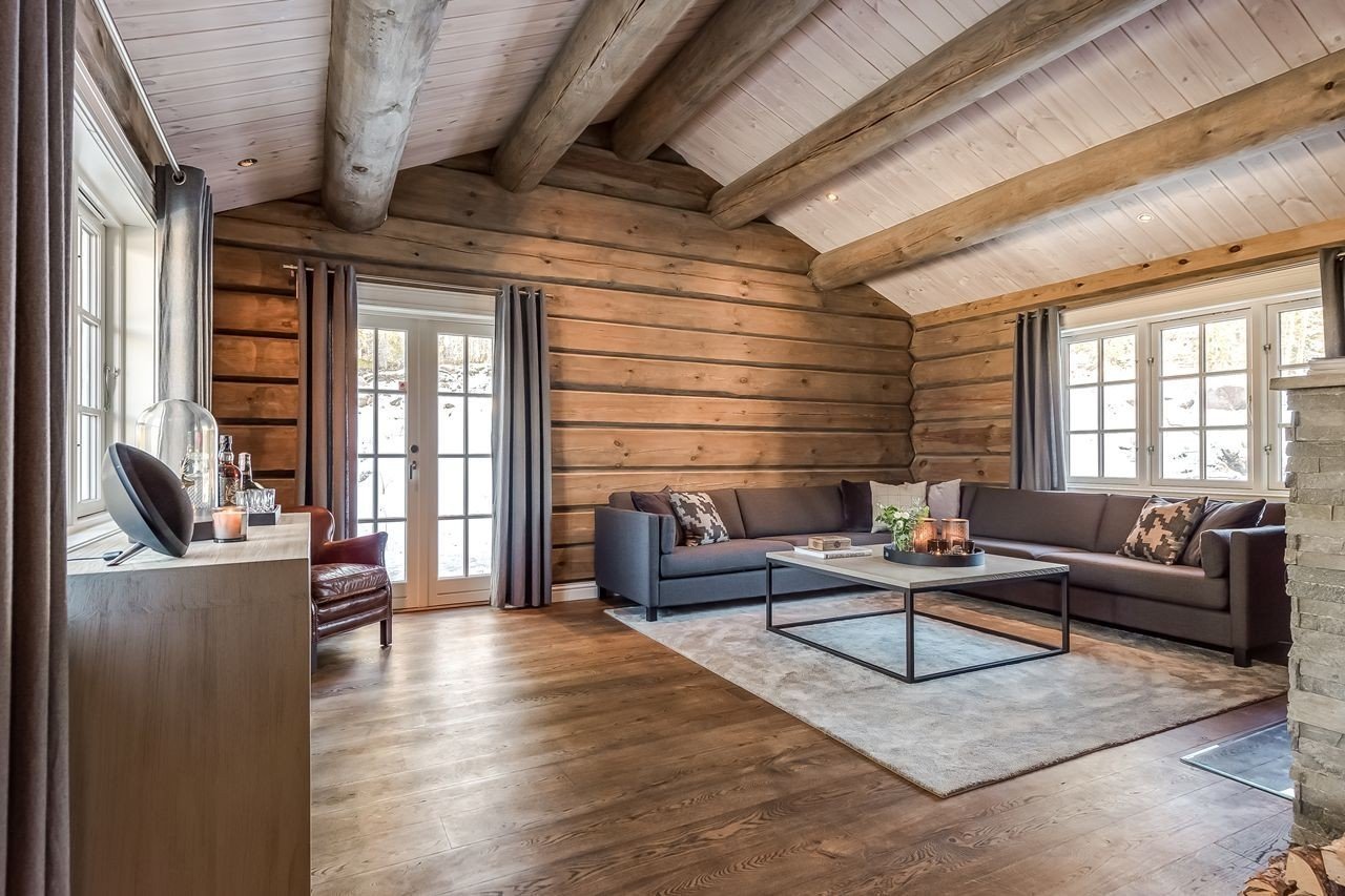 Norská chata s výhledem na lesy