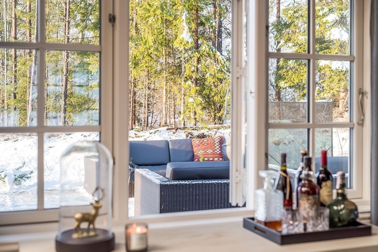 Norská chata s výhledem na lesy