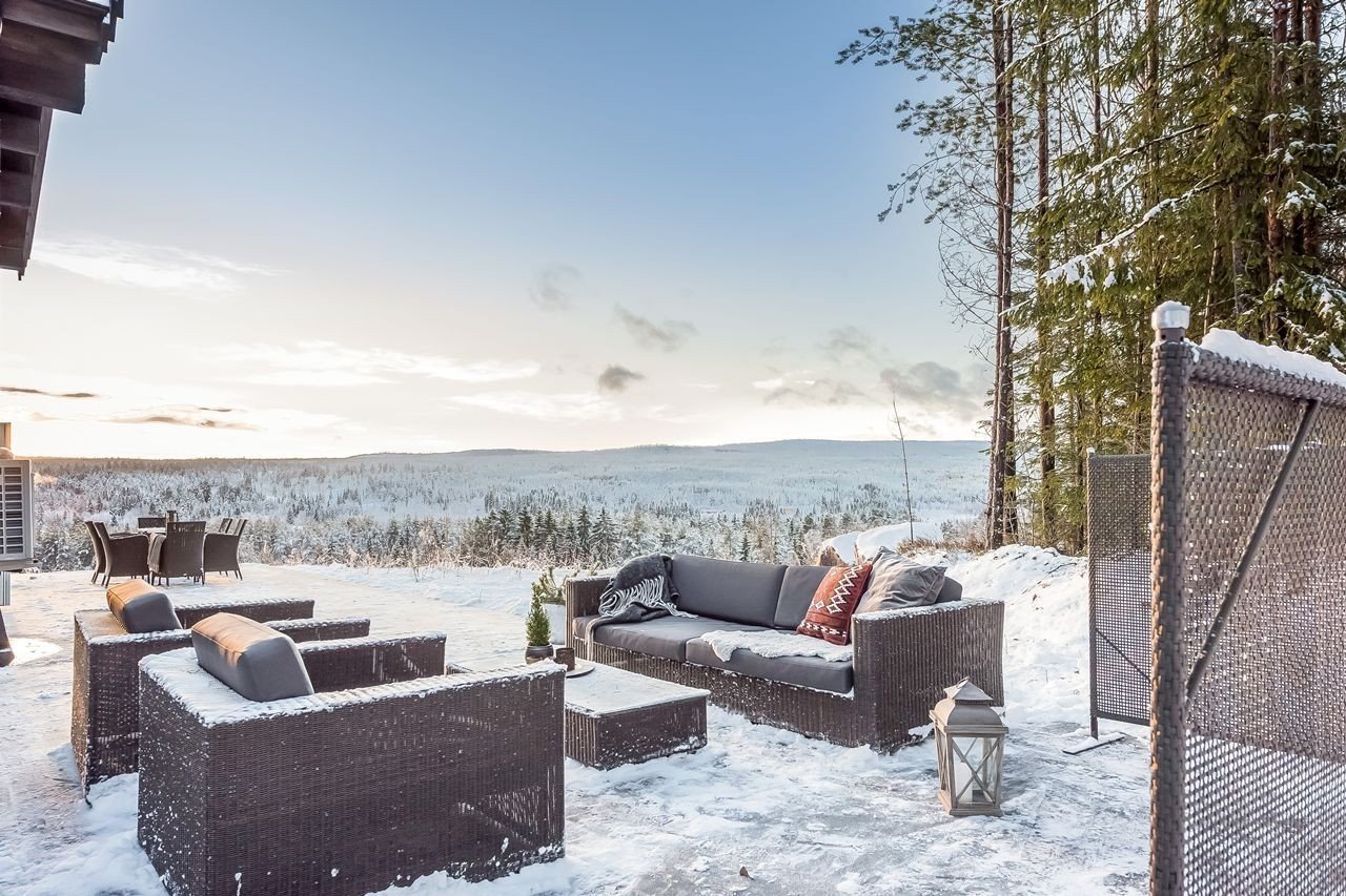 Norská chata s výhledem na lesy