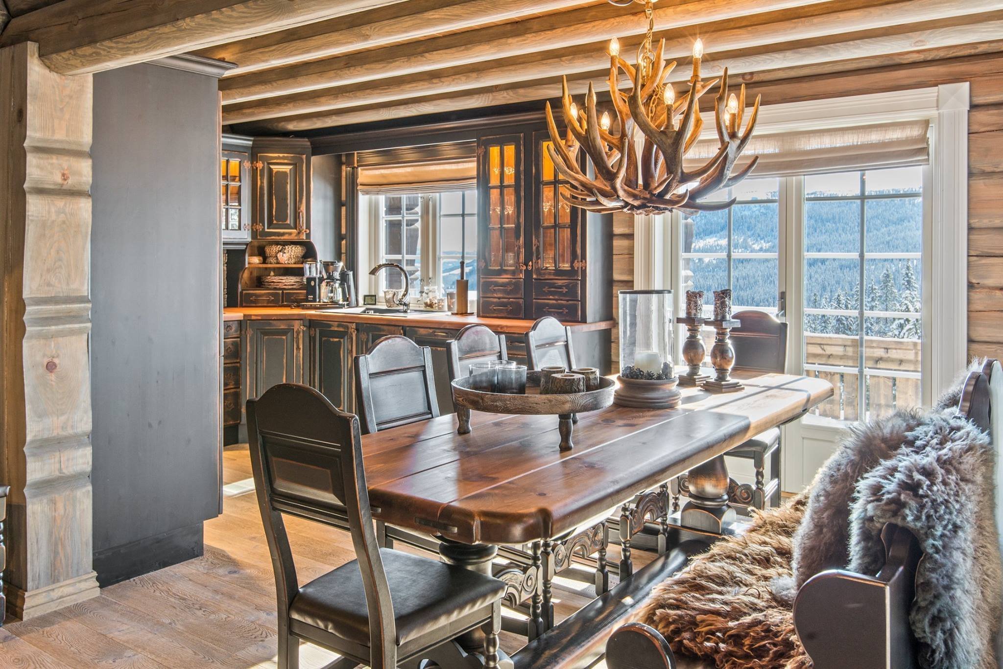 Norský srub v horách