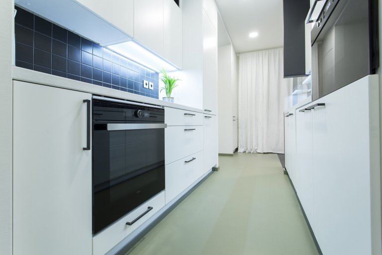 Proměna panelákového bytu s umakartovým jádrem