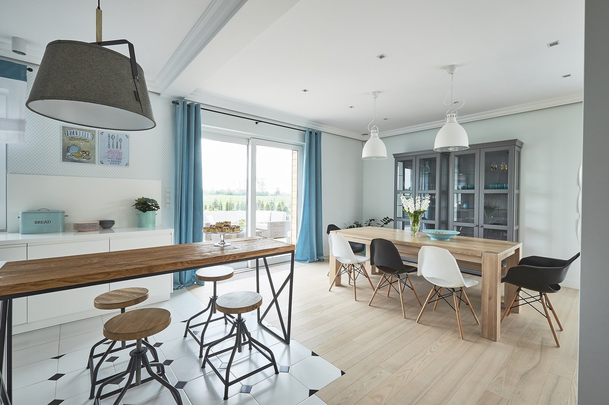 Stylové bydlení s tyrkysovou