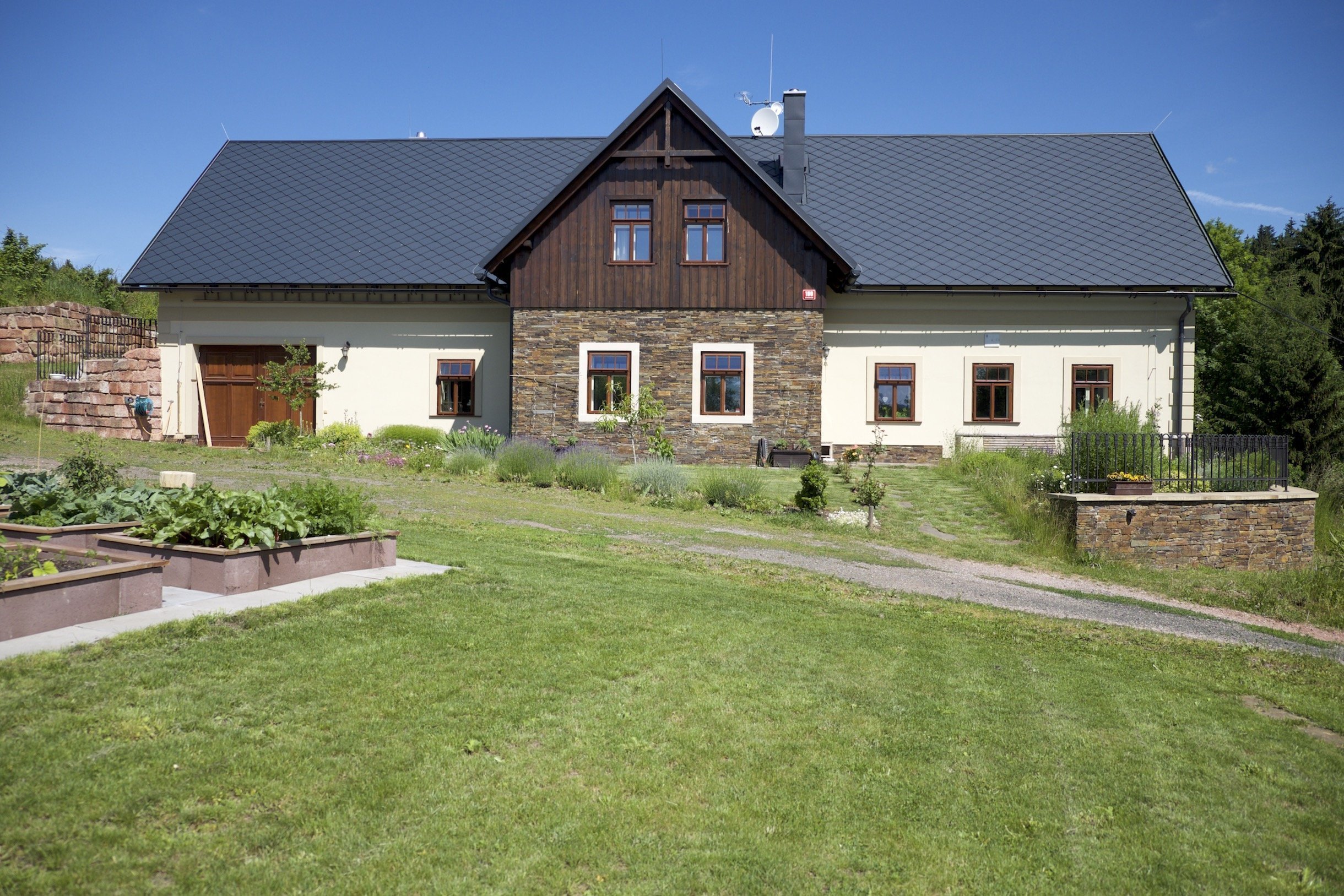 Rekonstrukce venkovské chalupy stála za to