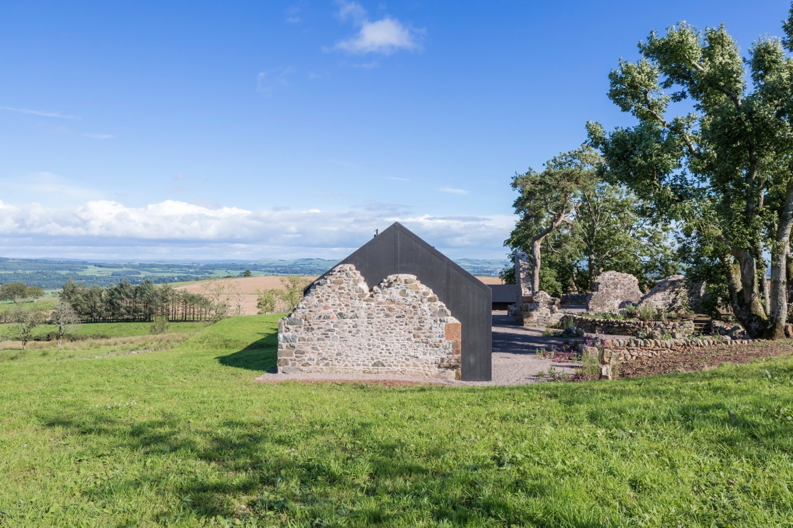 Z venkovské ruiny moderní bydlení