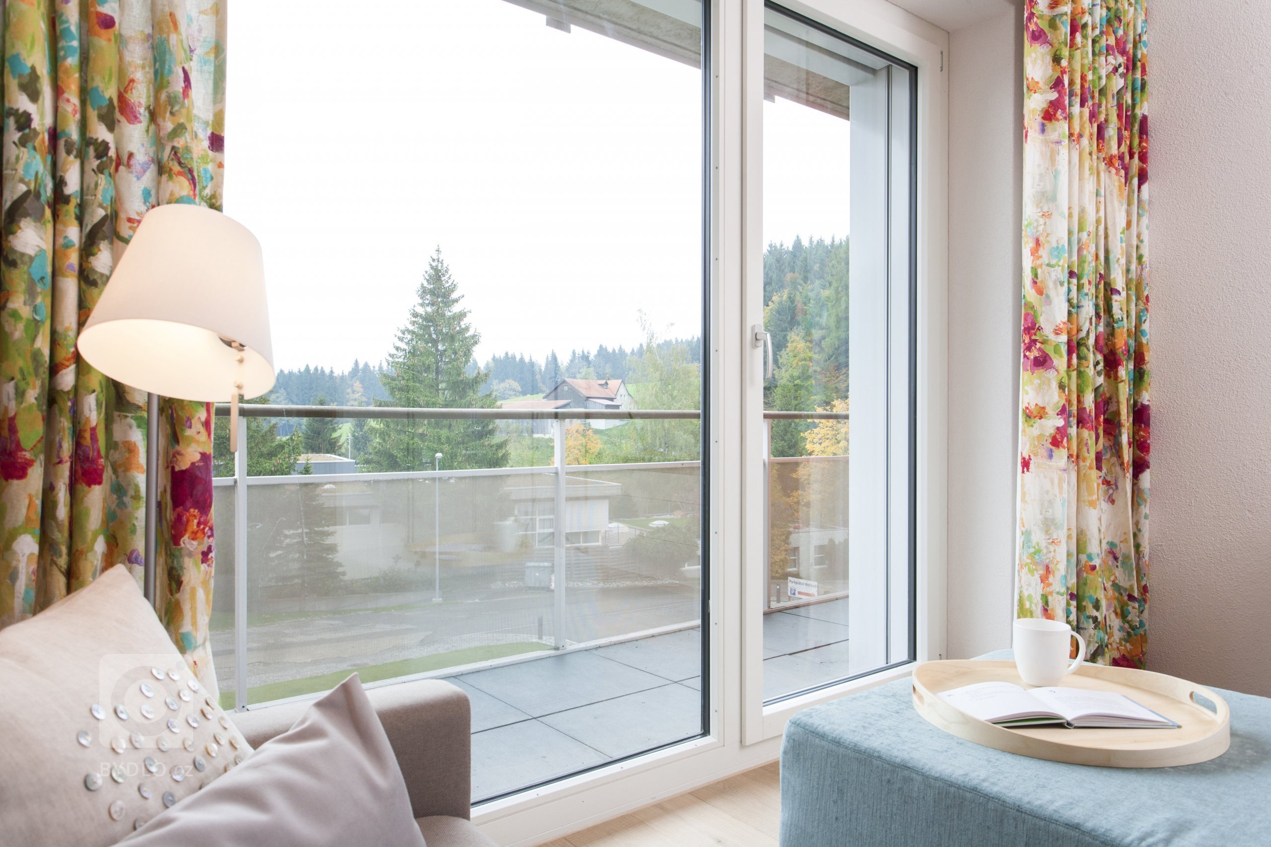 Byt 3+kk ve švýcarském Heidenu je součástí malého bytového komplexu zasazeného do krásného prostředí plného zeleně.&nbsp;V interiéru je kladen důraz na…