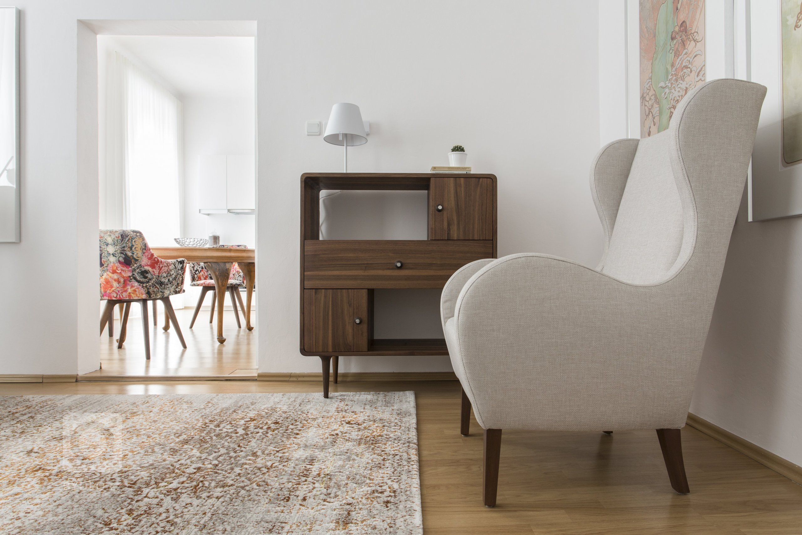 Byt se nachází v samém srdci historické Prahy, v měšťanském domě U modré boty v Haštalské čtvrti.Naším záměrem bylo vytvořit elegantní interiér, který podtrhne…