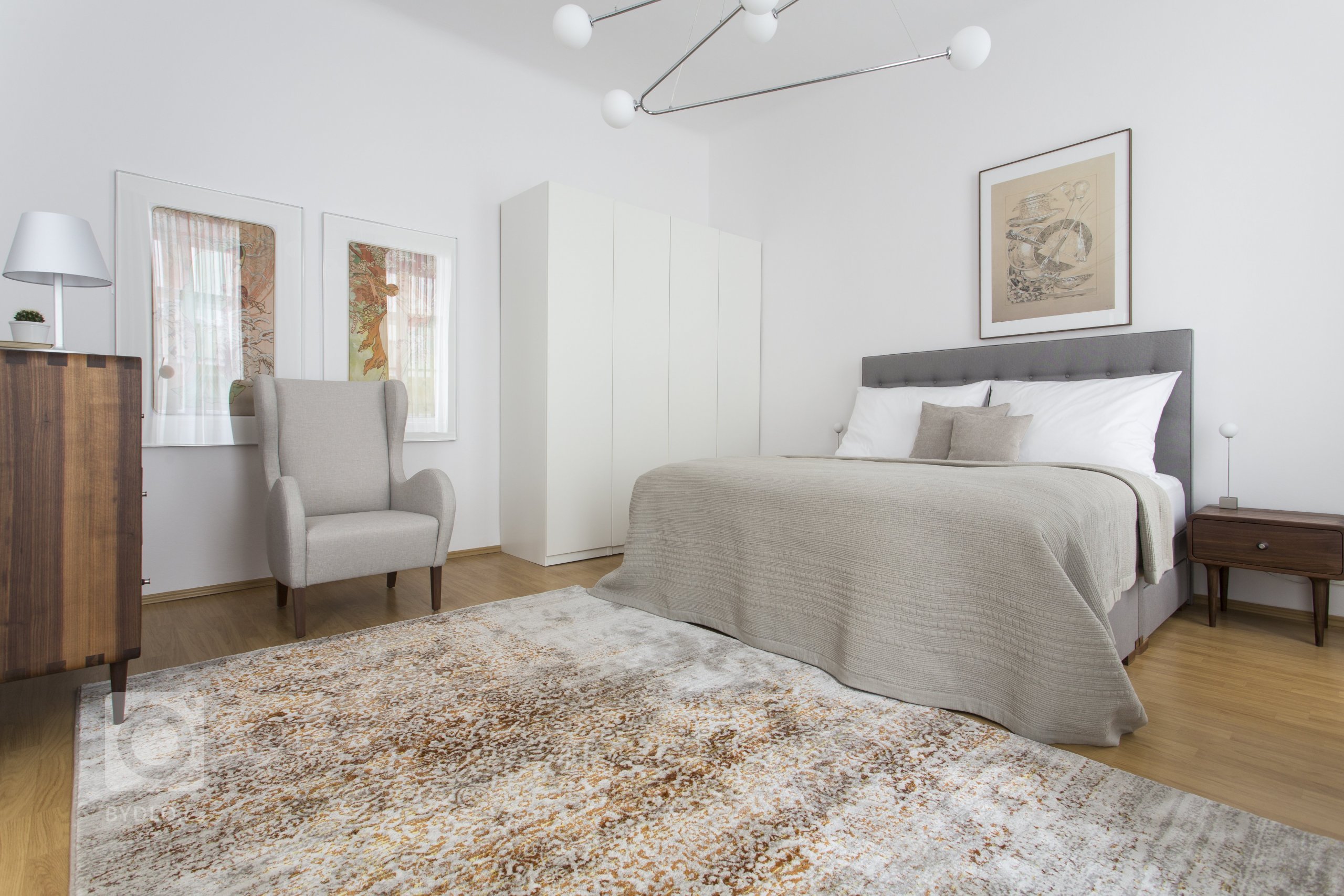 Byt se nachází v samém srdci historické Prahy, v měšťanském domě U modré boty v Haštalské čtvrti.Naším záměrem bylo vytvořit elegantní interiér, který podtrhne…