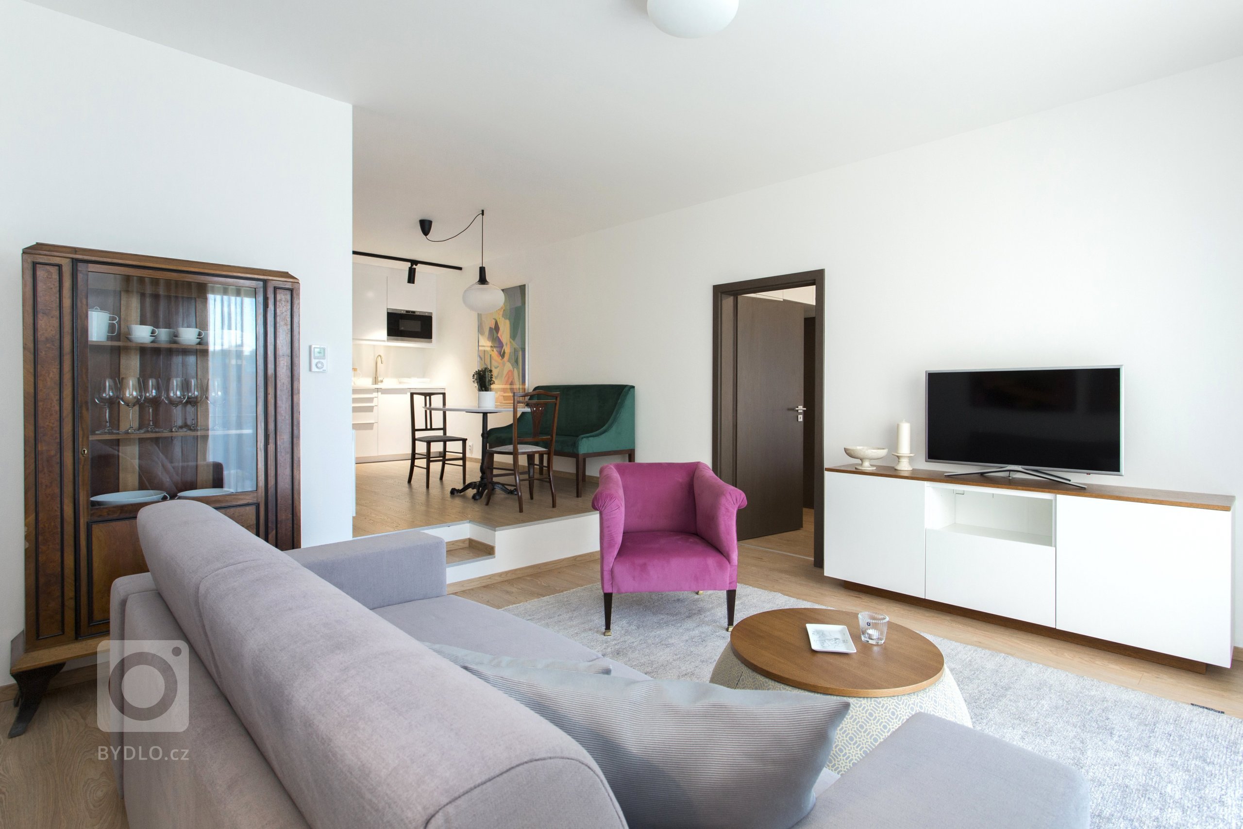 Návrh bytu 2+kk v pražské novostavbě byl ovlivněn jedinečným českým stylem - kubismem. Stěny bytu jsou zdobeny reprodukcemi kubistických umělců a ze stejného…