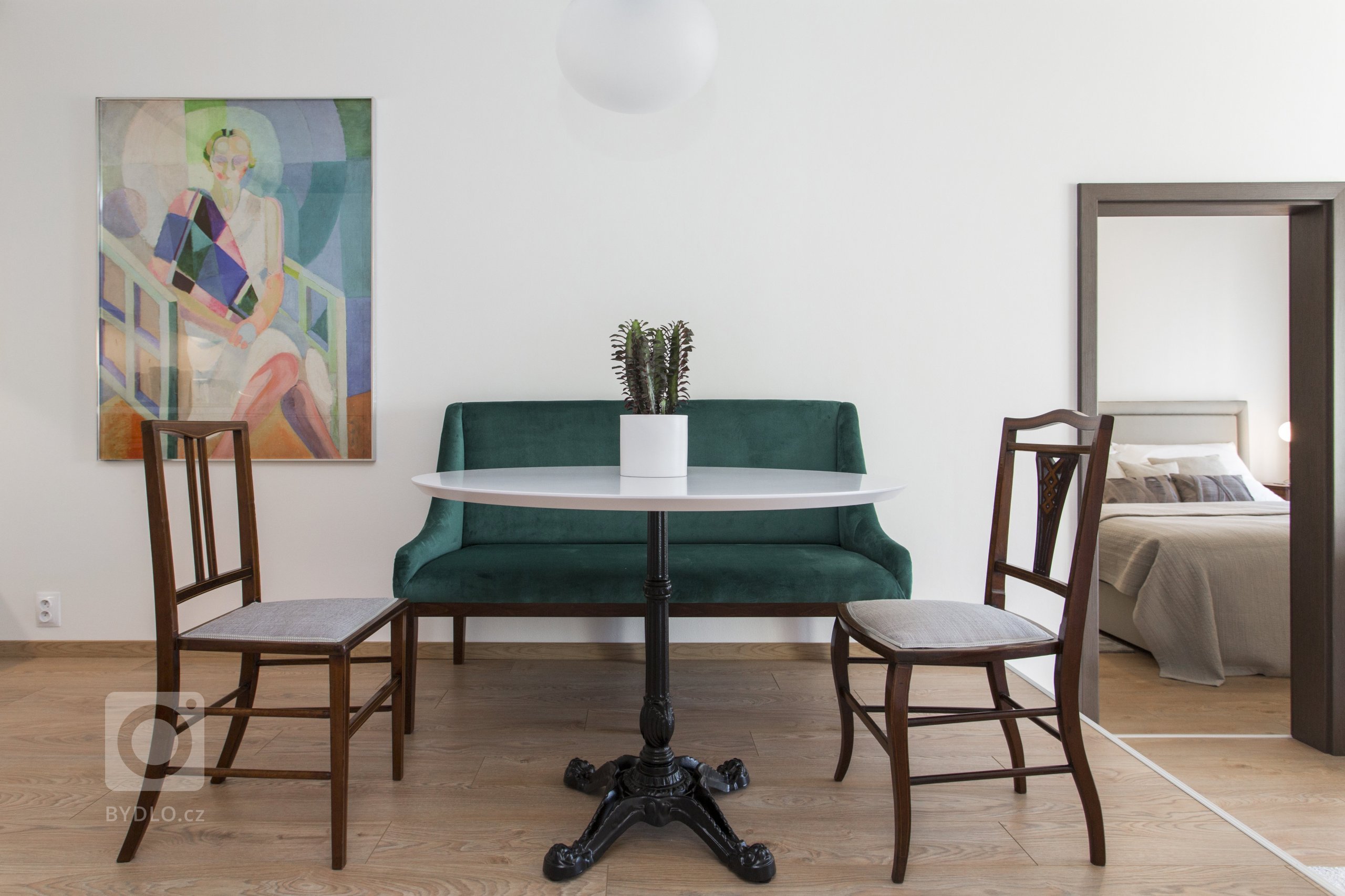 Návrh bytu 2+kk v pražské novostavbě byl ovlivněn jedinečným českým stylem - kubismem. Stěny bytu jsou zdobeny reprodukcemi kubistických umělců a ze stejného…