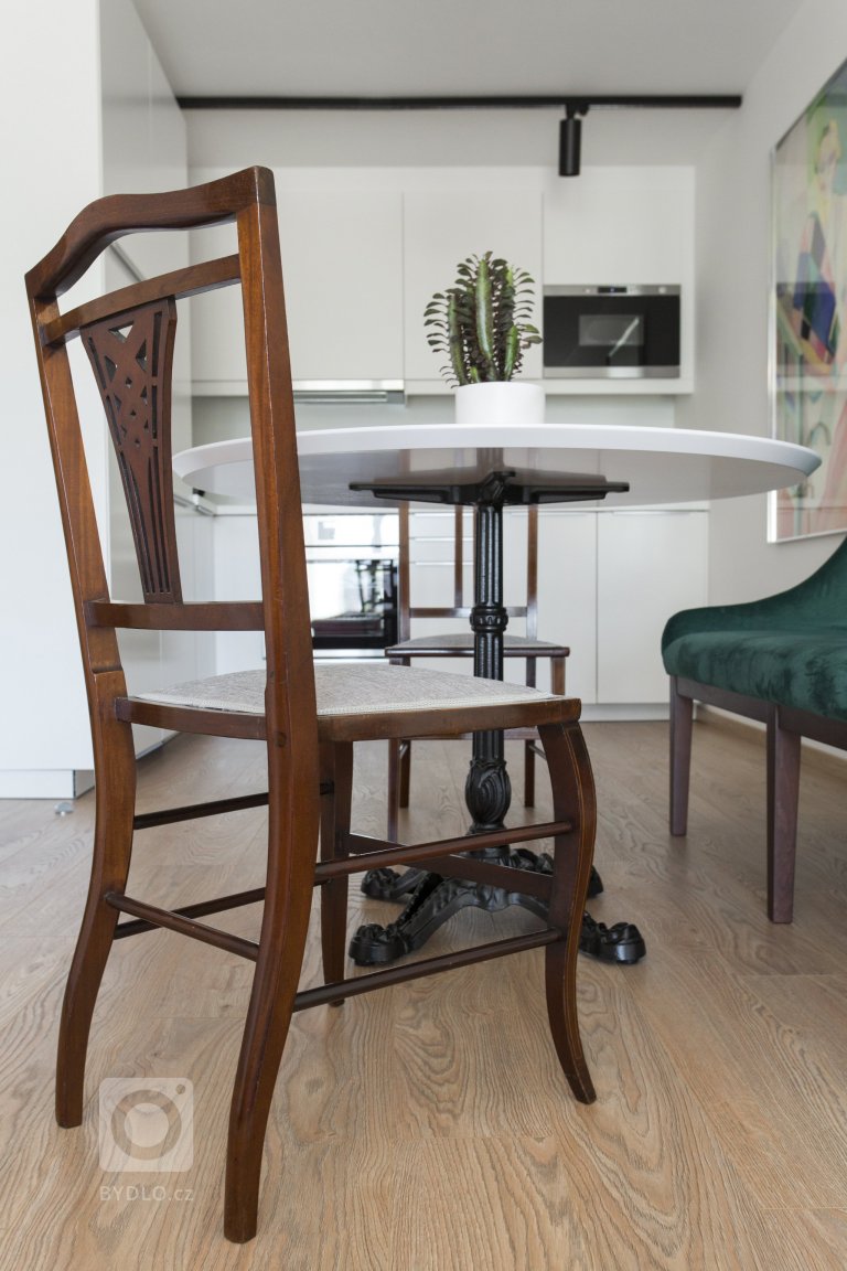 add picture to album