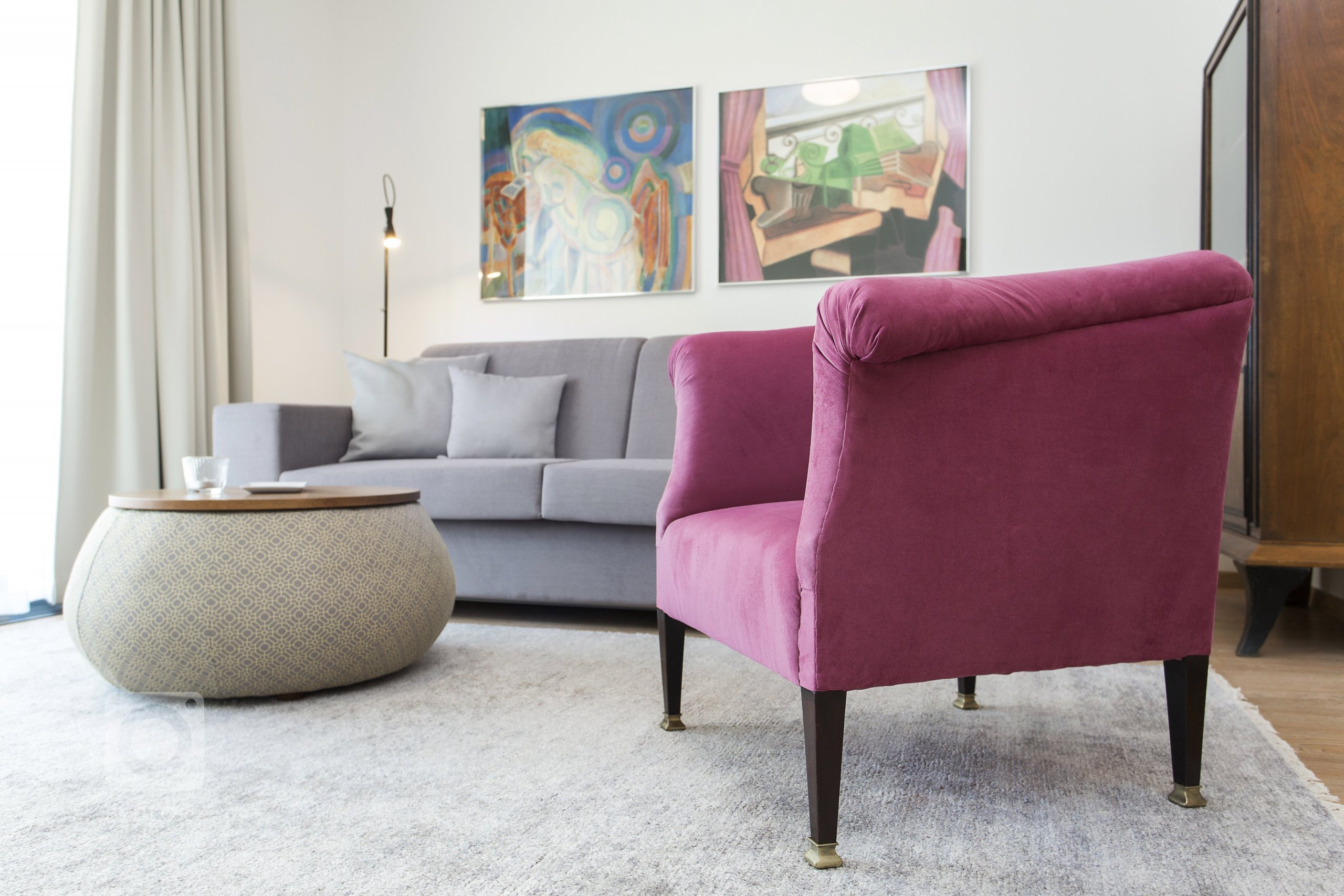 Návrh bytu 2+kk v pražské novostavbě byl ovlivněn jedinečným českým stylem - kubismem. Stěny bytu jsou zdobeny reprodukcemi kubistických umělců a ze stejného…