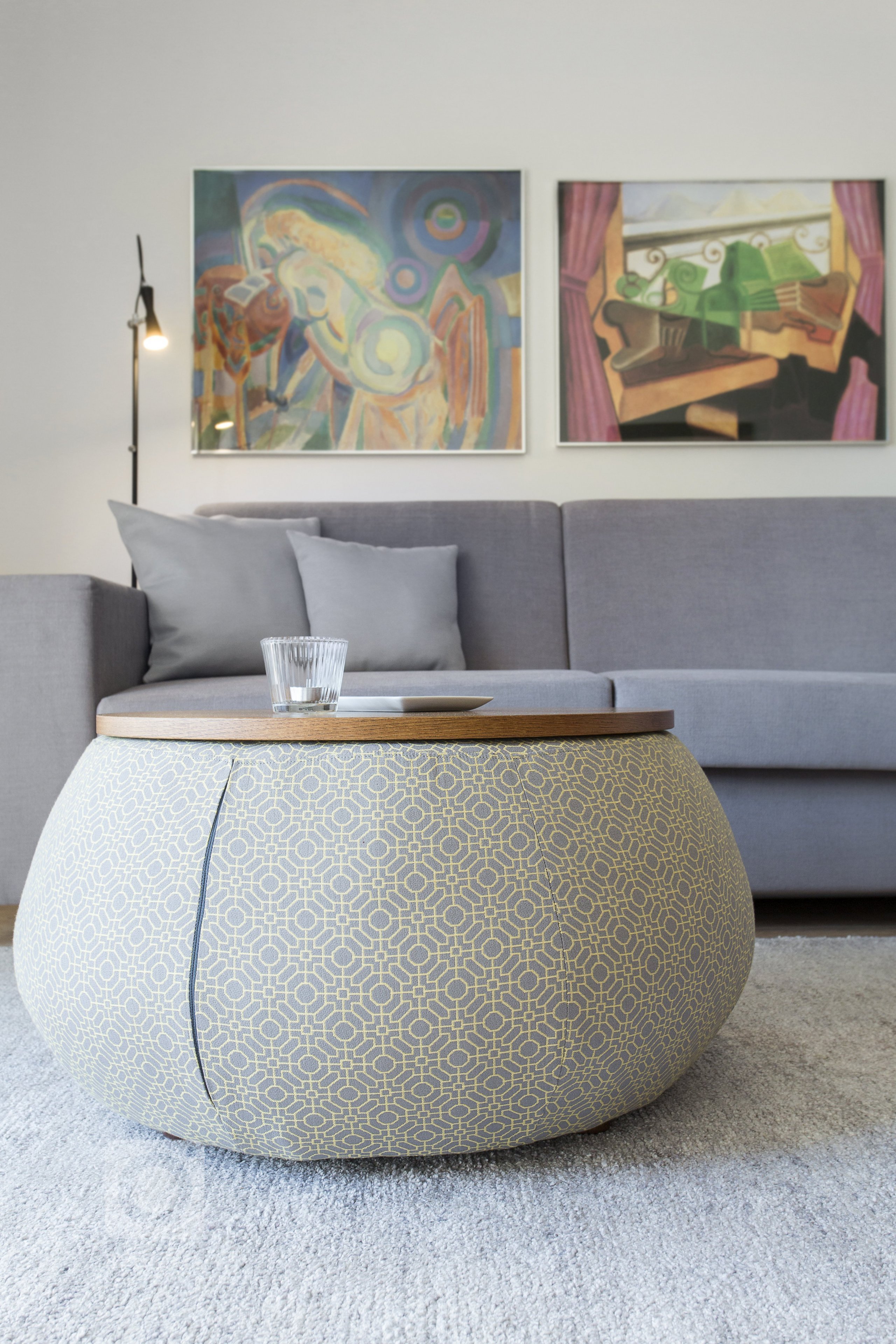 Návrh bytu 2+kk v pražské novostavbě byl ovlivněn jedinečným českým stylem - kubismem. Stěny bytu jsou zdobeny reprodukcemi kubistických umělců a ze stejného…