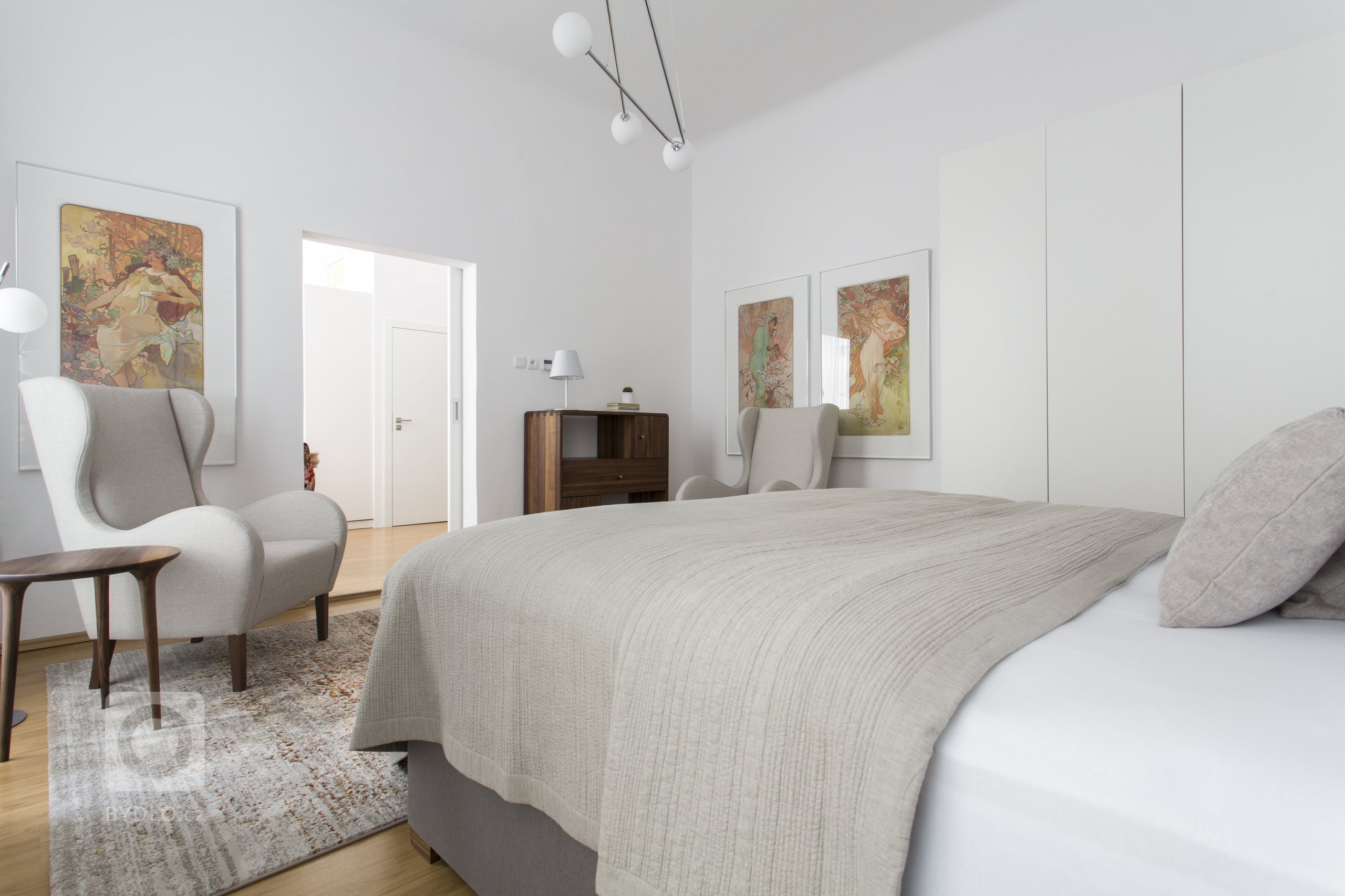 Byt se nachází v samém srdci historické Prahy, v měšťanském domě U modré boty v Haštalské čtvrti.Naším záměrem bylo vytvořit elegantní interiér, který podtrhne…