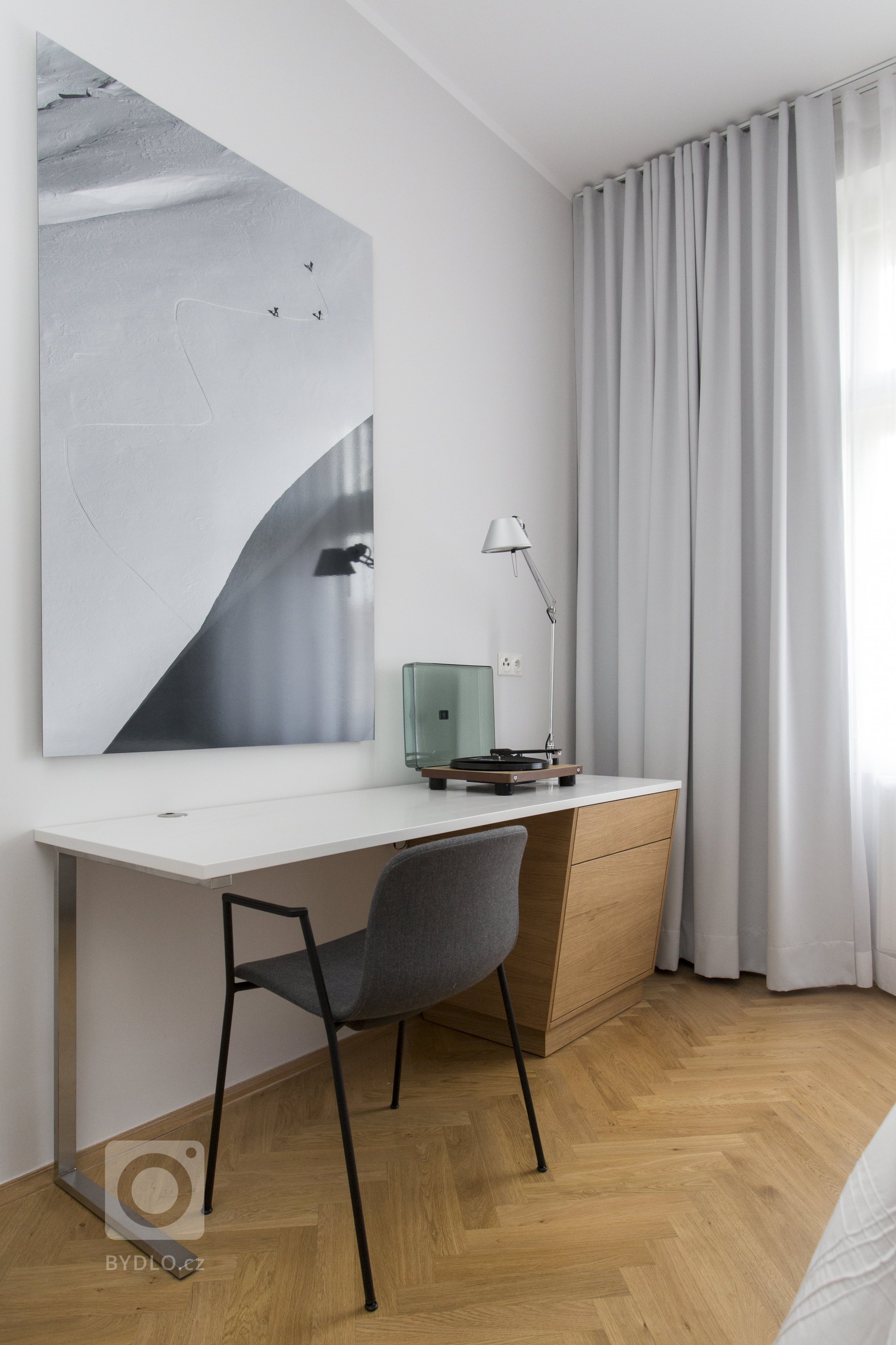 Malá garsonka v nově rekonstruovaném secesním domě na Letné je zázemím pro úspěšného businessmana, při jeho cestách do hlavního města.

Interiér se nese v…