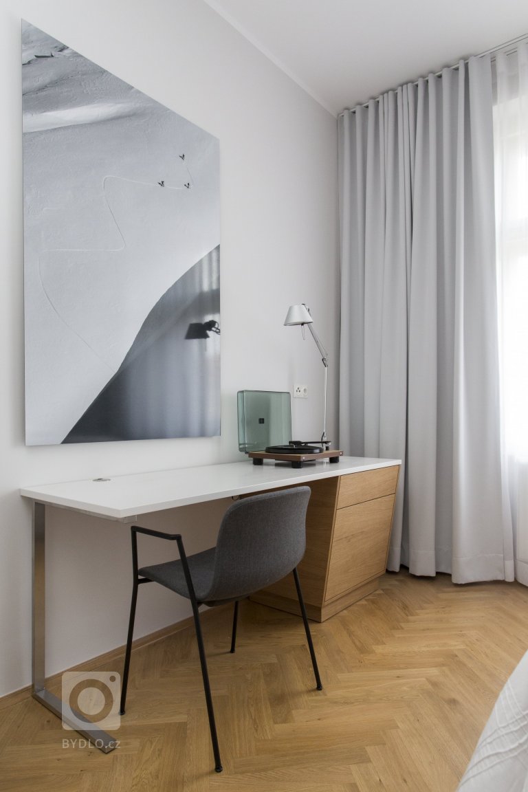 add picture to album