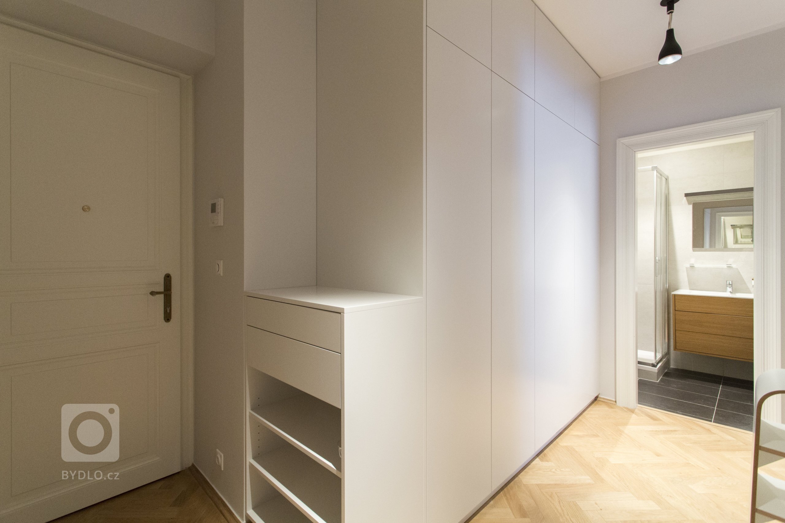 Malá garsonka v nově rekonstruovaném secesním domě na Letné je zázemím pro úspěšného businessmana, při jeho cestách do hlavního města.

Interiér se nese v…