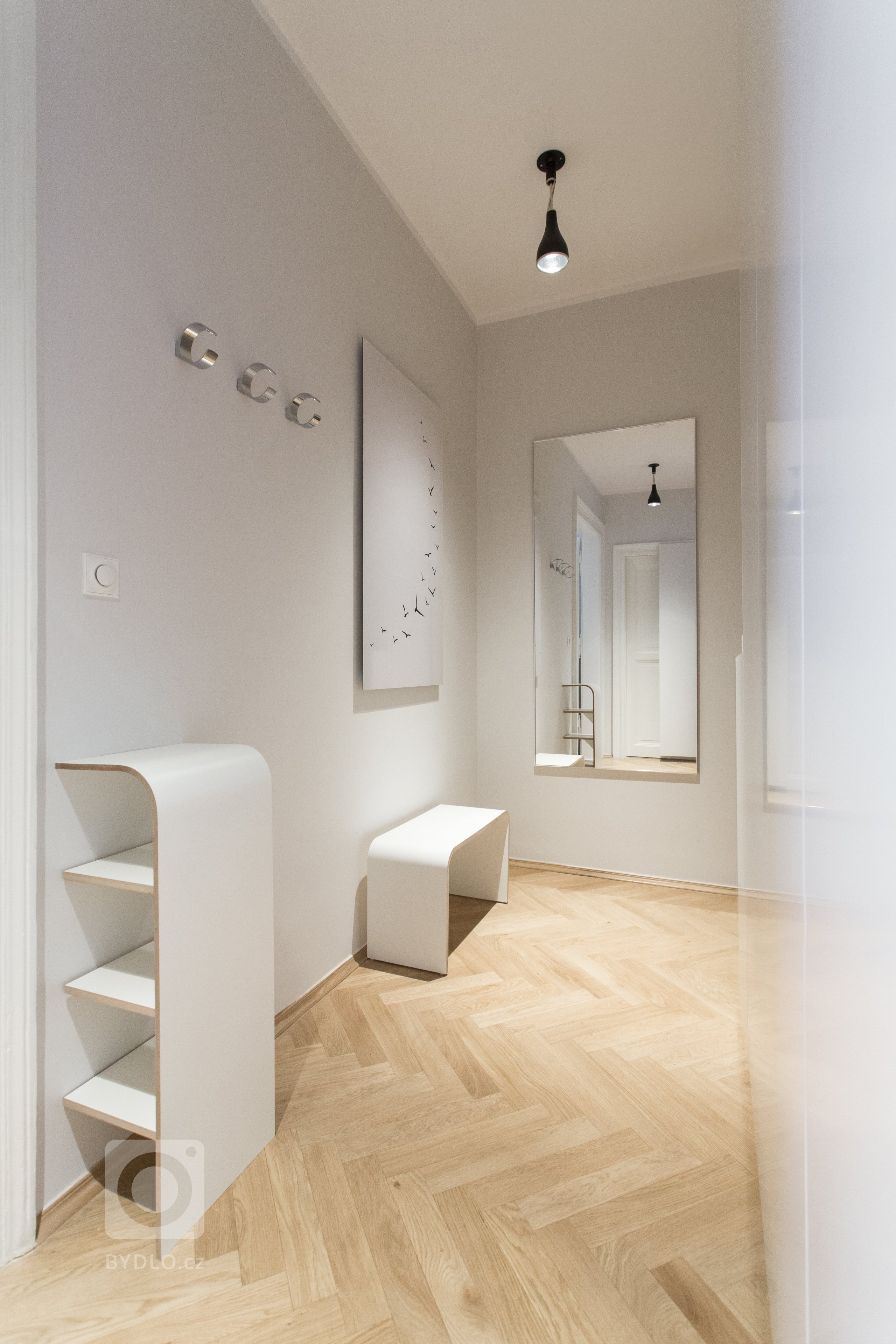 Malá garsonka v nově rekonstruovaném secesním domě na Letné je zázemím pro úspěšného businessmana, při jeho cestách do hlavního města.

Interiér se nese v…