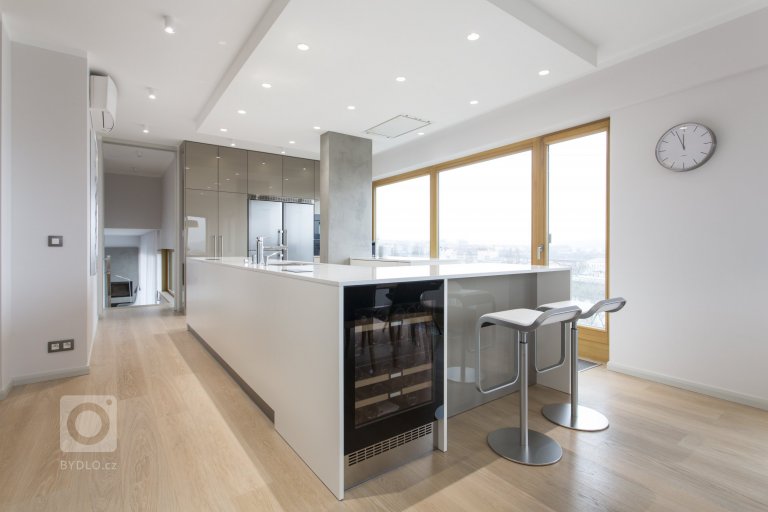 add picture to album