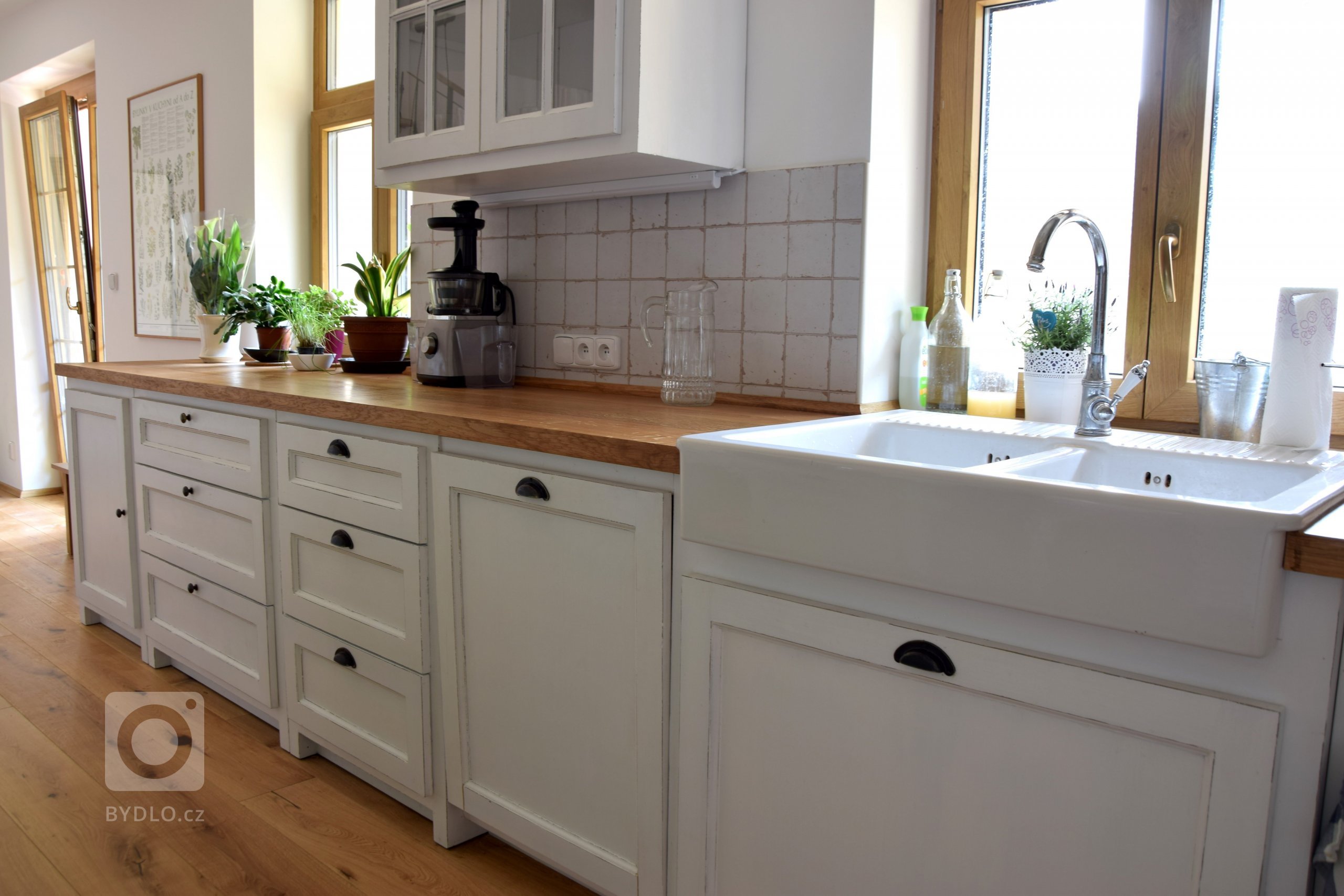 Naše nejnovější realizace kuchyně z masinu s názvem&nbsp;Georgia - jená se o kuchyni vyrobenou z masivního dřeva.&nbsp;Kromě klasických kuchyní máme v nabídce…