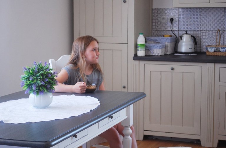 O&nbsp;tom, že kuchyně je výsostným území žen, alespoň v&nbsp;naší zemi, není pochyb. Paní Olga mě oslovila s&nbsp;tím, že by si moc přála novou kuchyni, stará…