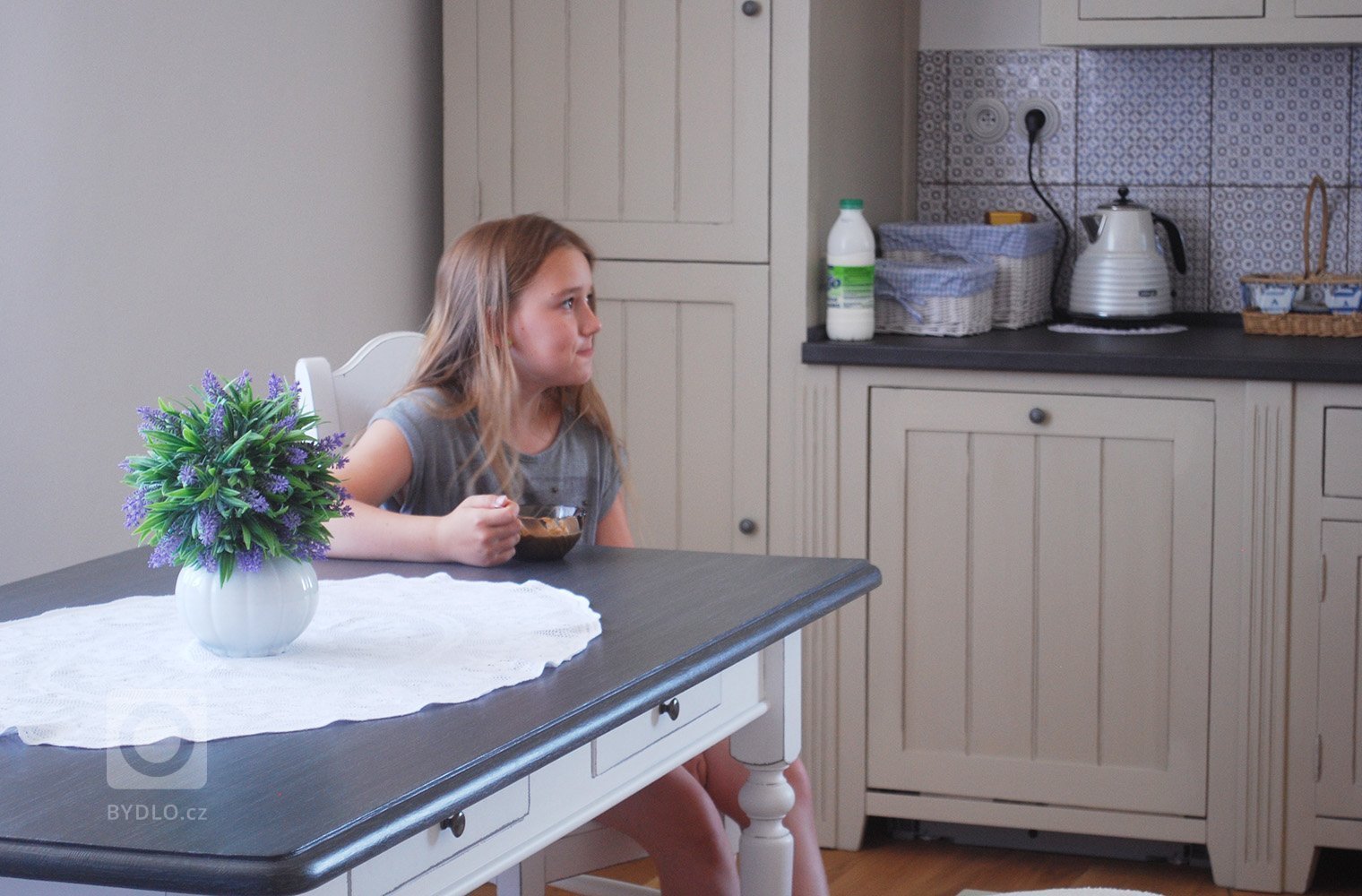 O&nbsp;tom, že kuchyně je výsostným území žen, alespoň v&nbsp;naší zemi, není pochyb. Paní Olga mě oslovila s&nbsp;tím, že by si moc přála novou kuchyni, stará…