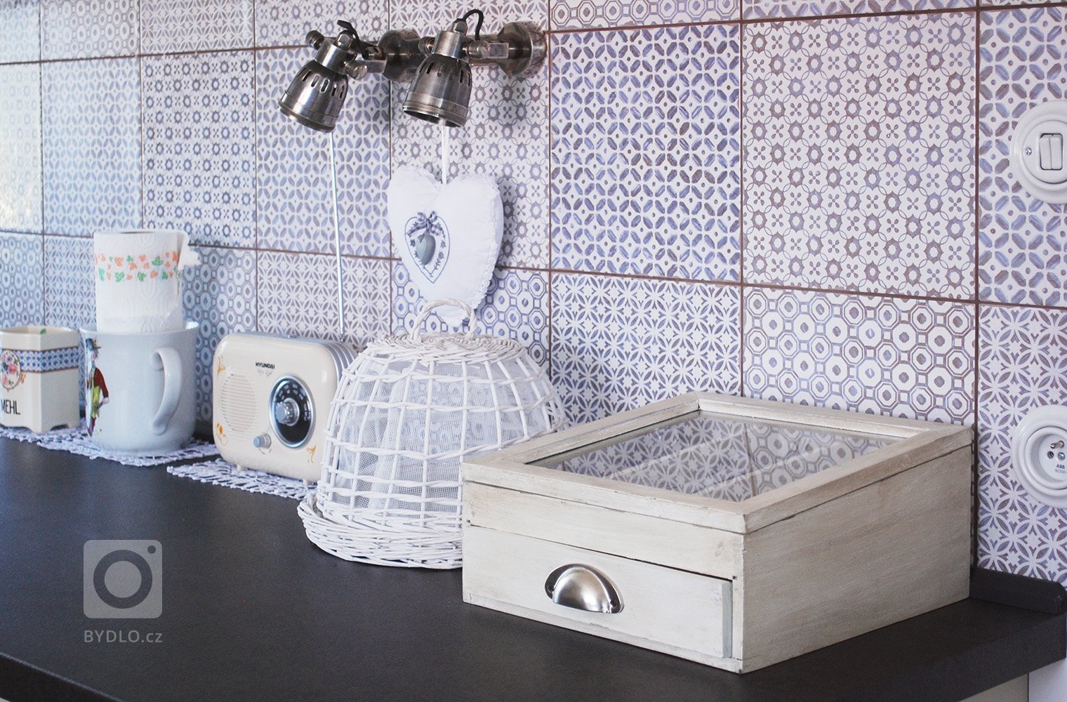 O&nbsp;tom, že kuchyně je výsostným území žen, alespoň v&nbsp;naší zemi, není pochyb. Paní Olga mě oslovila s&nbsp;tím, že by si moc přála novou kuchyni, stará…