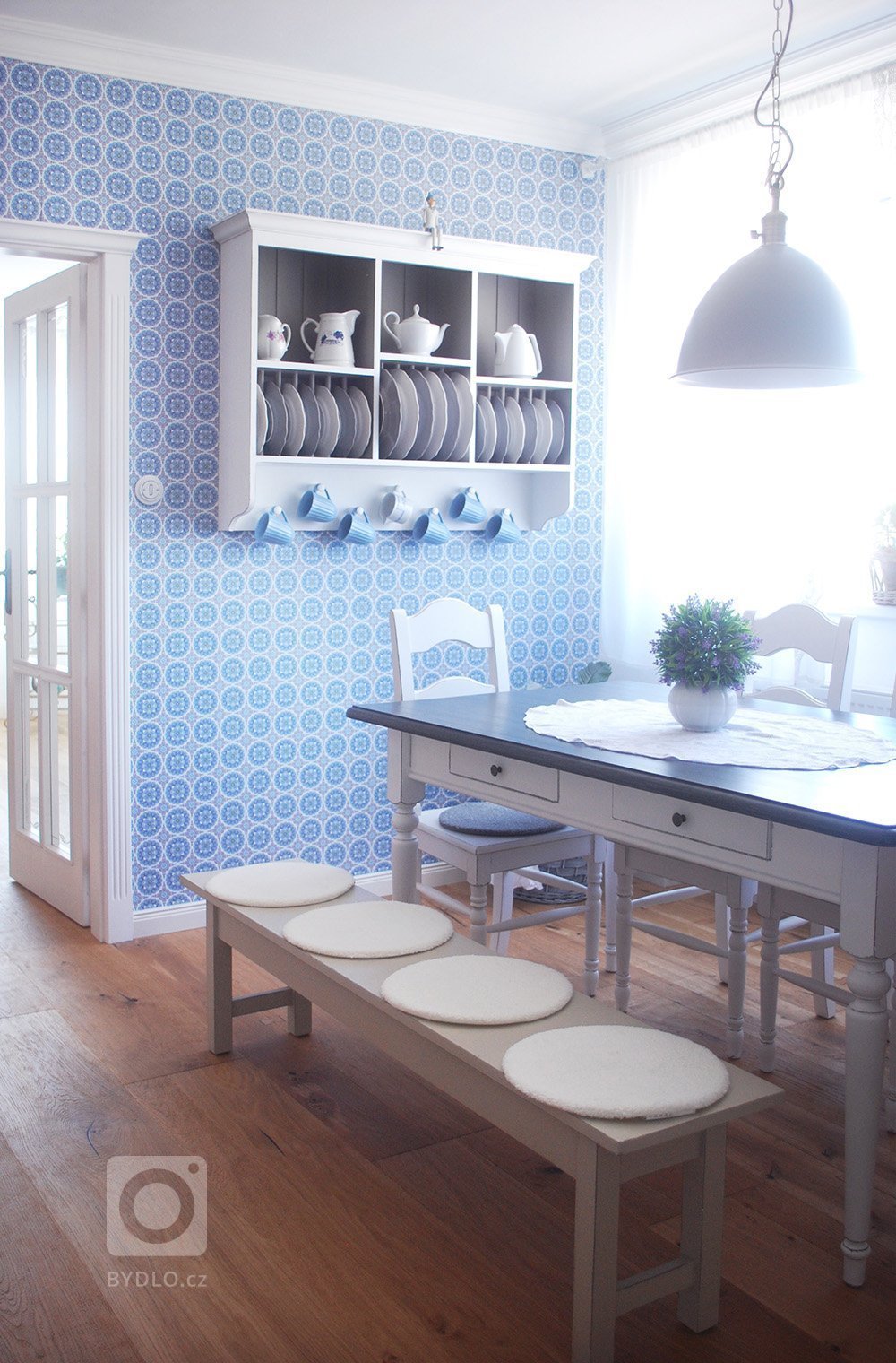 O&nbsp;tom, že kuchyně je výsostným území žen, alespoň v&nbsp;naší zemi, není pochyb. Paní Olga mě oslovila s&nbsp;tím, že by si moc přála novou kuchyni, stará…