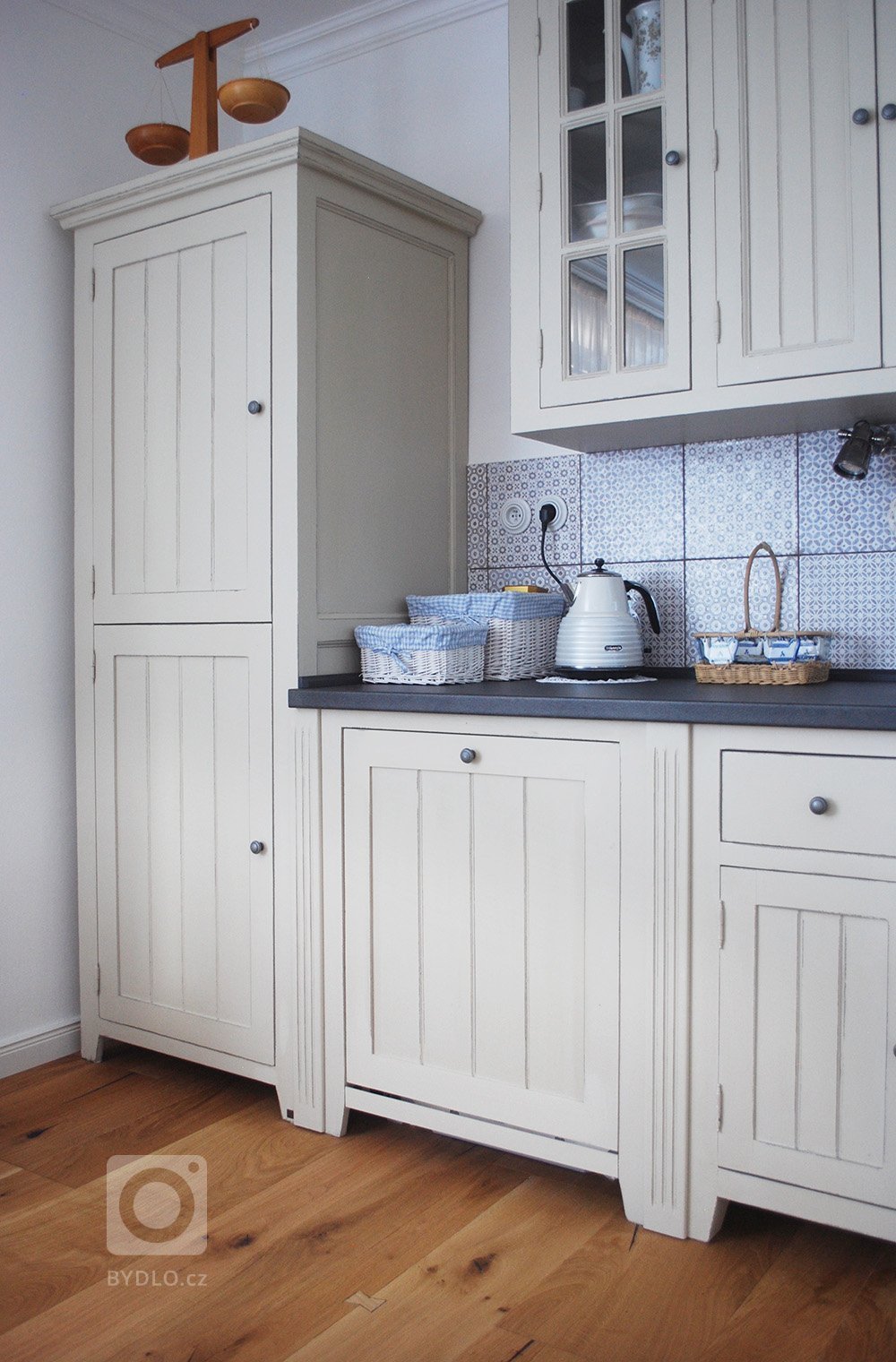 O&nbsp;tom, že kuchyně je výsostným území žen, alespoň v&nbsp;naší zemi, není pochyb. Paní Olga mě oslovila s&nbsp;tím, že by si moc přála novou kuchyni, stará…