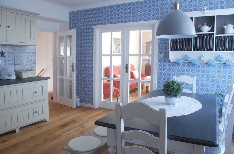 O&nbsp;tom, že kuchyně je výsostným území žen, alespoň v&nbsp;naší zemi, není pochyb. Paní Olga mě oslovila s&nbsp;tím, že by si moc přála novou kuchyni, stará…