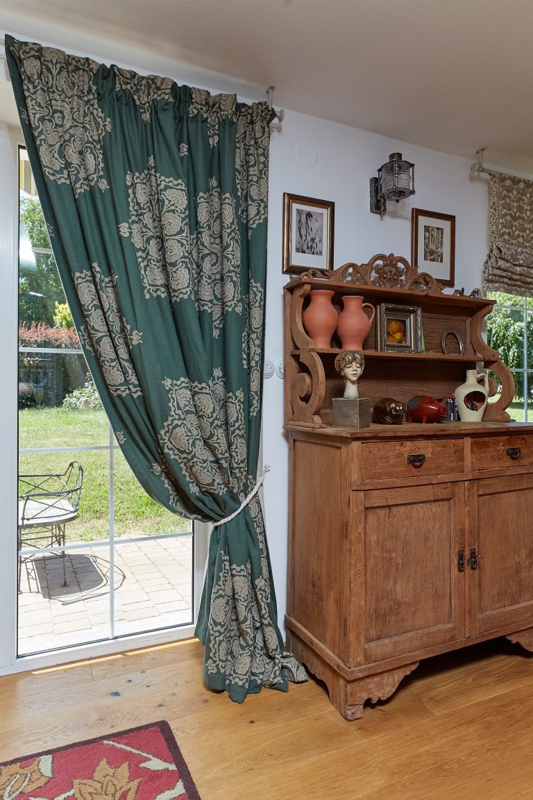 Když mě oslovila paní D. a přála si předělat celou chalupu do našeho stylu, měla jsem ohromnou radost. Nejednalo se o žádné staré stavení, ale o typický dům…