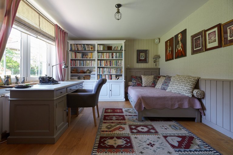 Když mě oslovila paní D. a přála si předělat celou chalupu do našeho stylu, měla jsem ohromnou radost. Nejednalo se o žádné staré stavení, ale o typický dům…