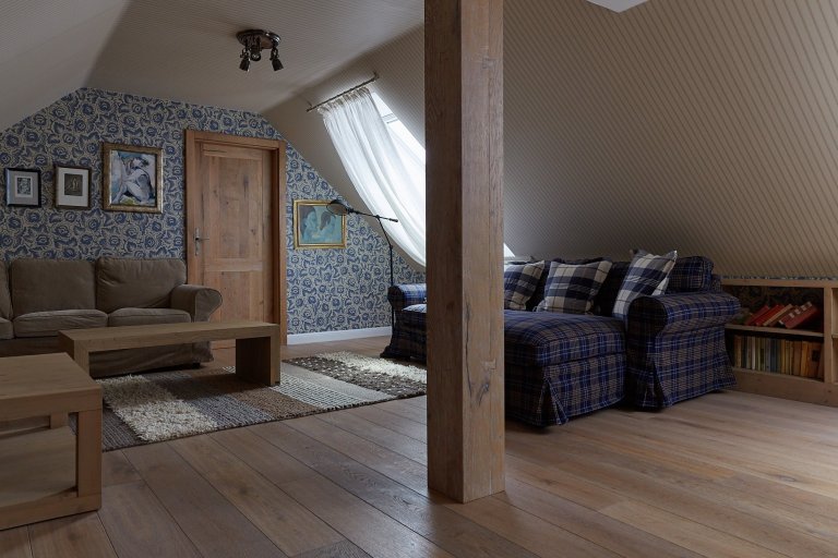 Když mě oslovila paní D. a přála si předělat celou chalupu do našeho stylu, měla jsem ohromnou radost. Nejednalo se o žádné staré stavení, ale o typický dům…